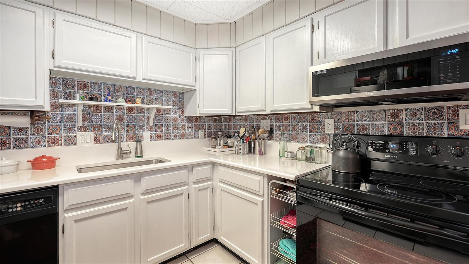 Image 23 of 67 For 1702 Hillview Street