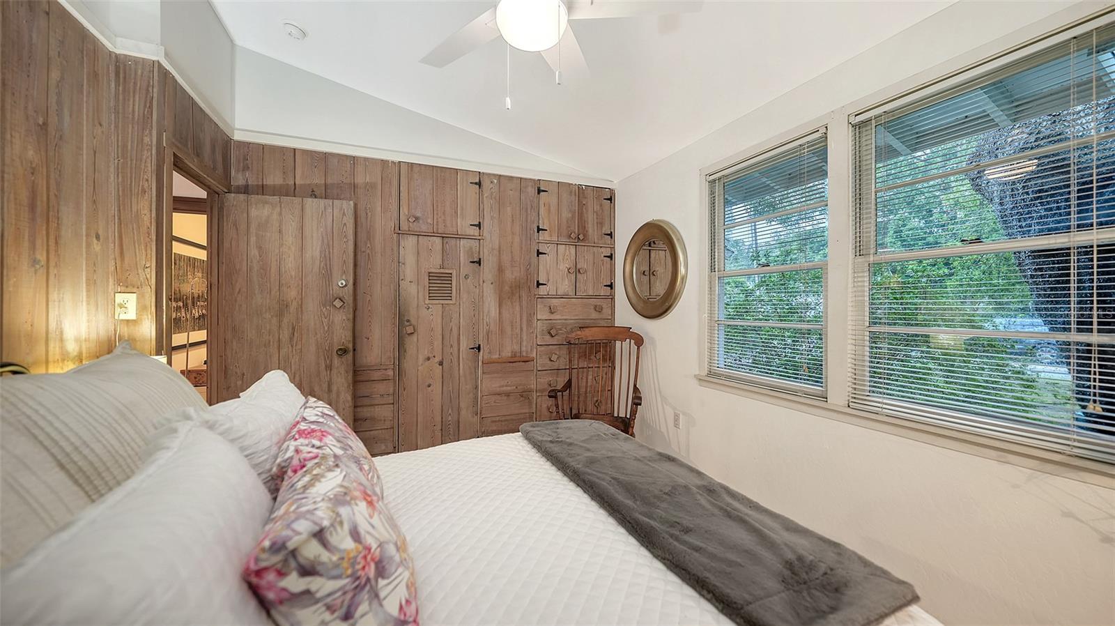 Image 30 of 67 For 1702 Hillview Street
