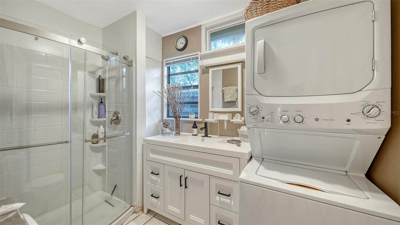 Image 36 of 67 For 1702 Hillview Street