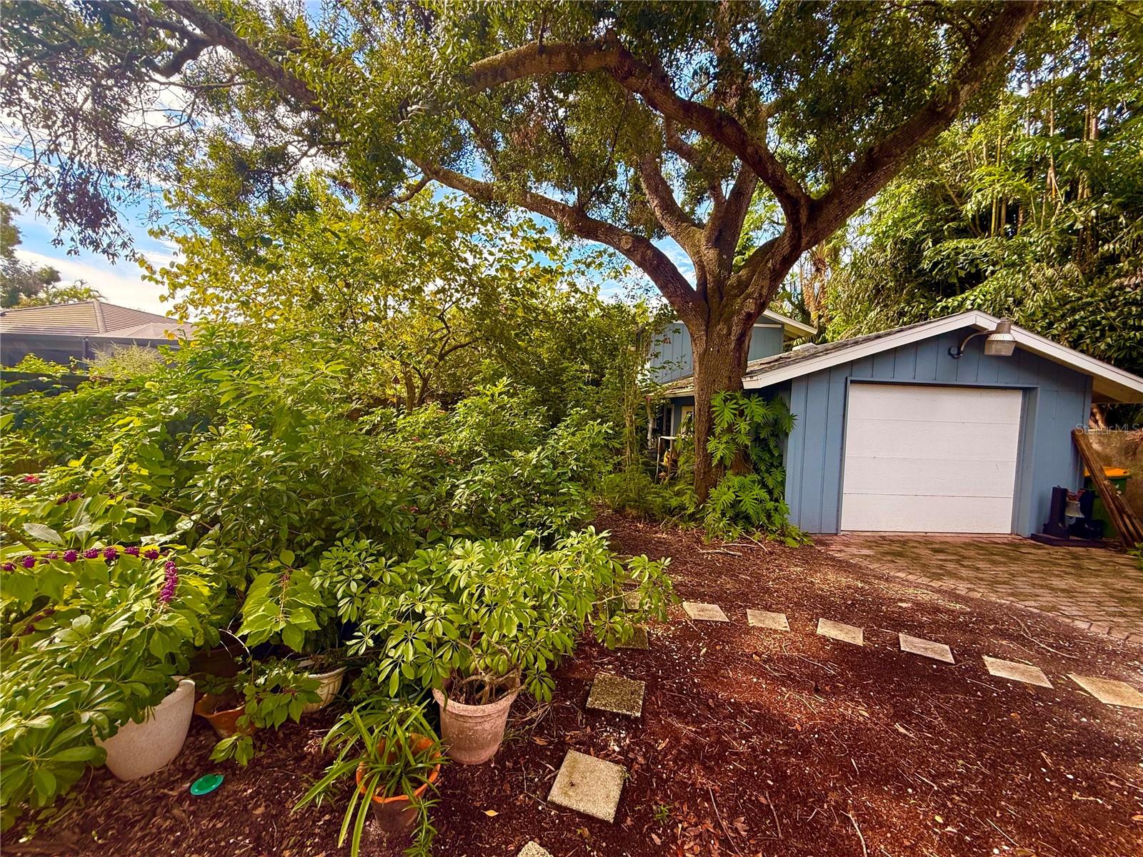 Image 4 of 67 For 1702 Hillview Street