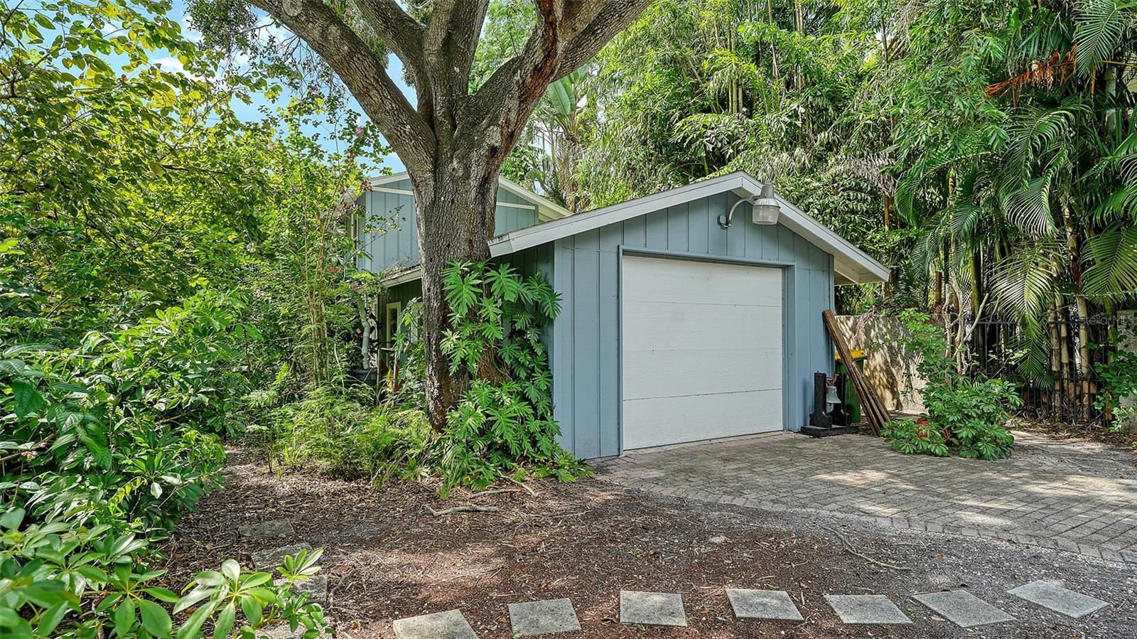 Image 51 of 67 For 1702 Hillview Street