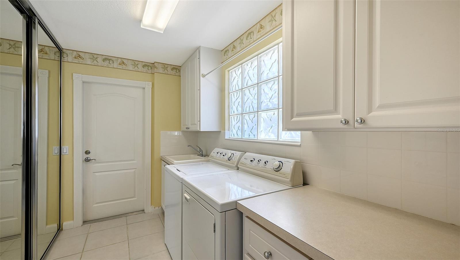 Image 27 of 100 For 7541 Pesaro Drive