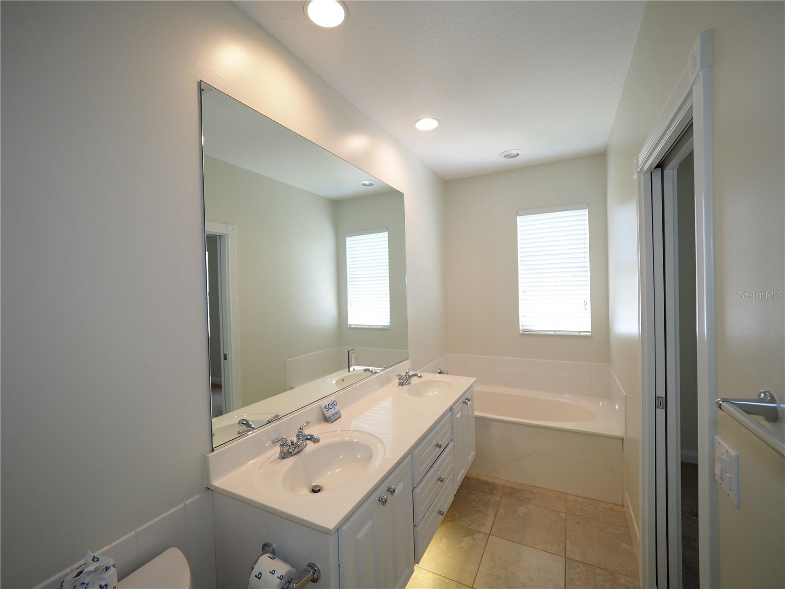 Image 19 of 35 For 1533 Napoli Drive W