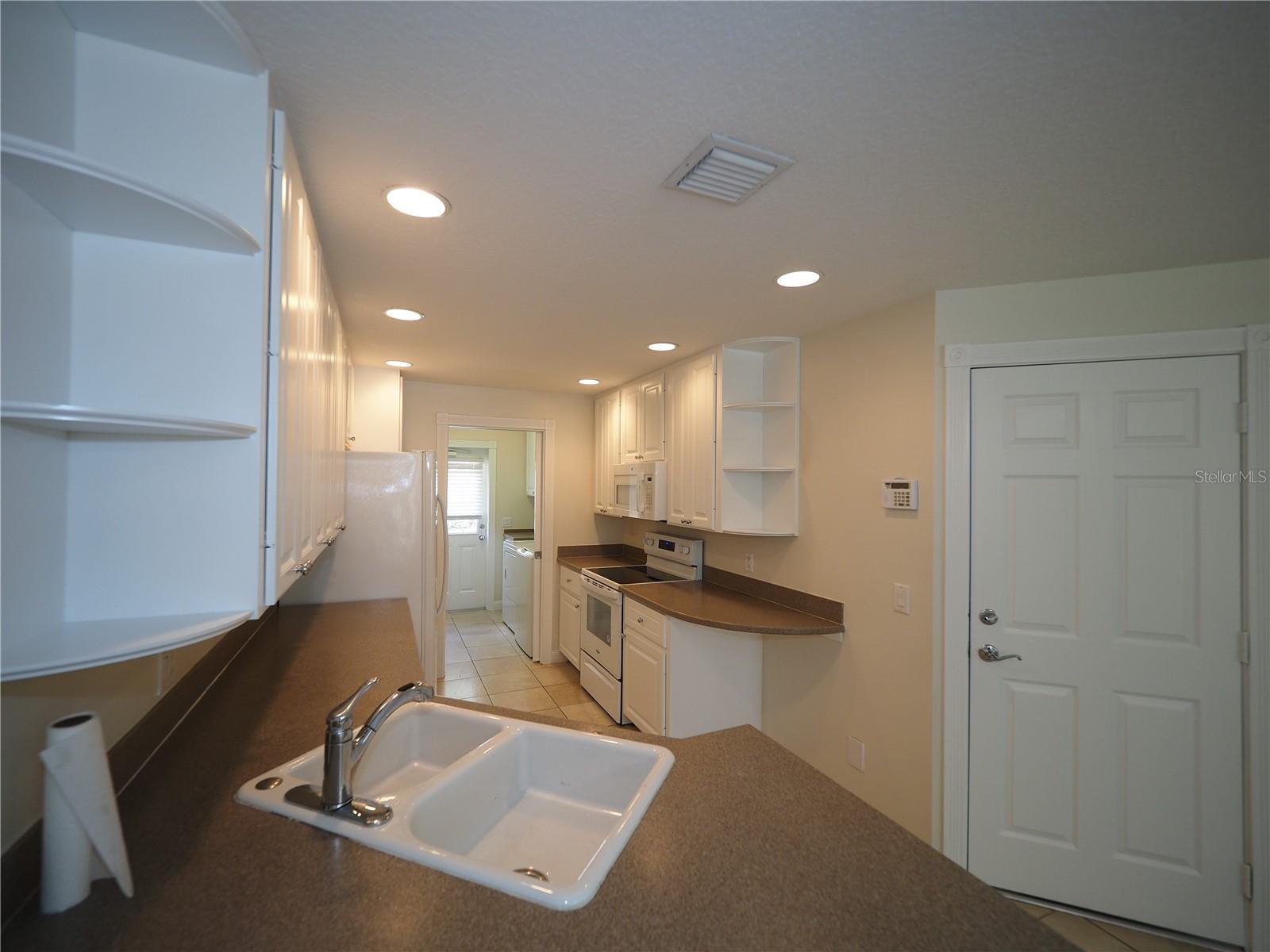 Image 6 of 35 For 1533 Napoli Drive W