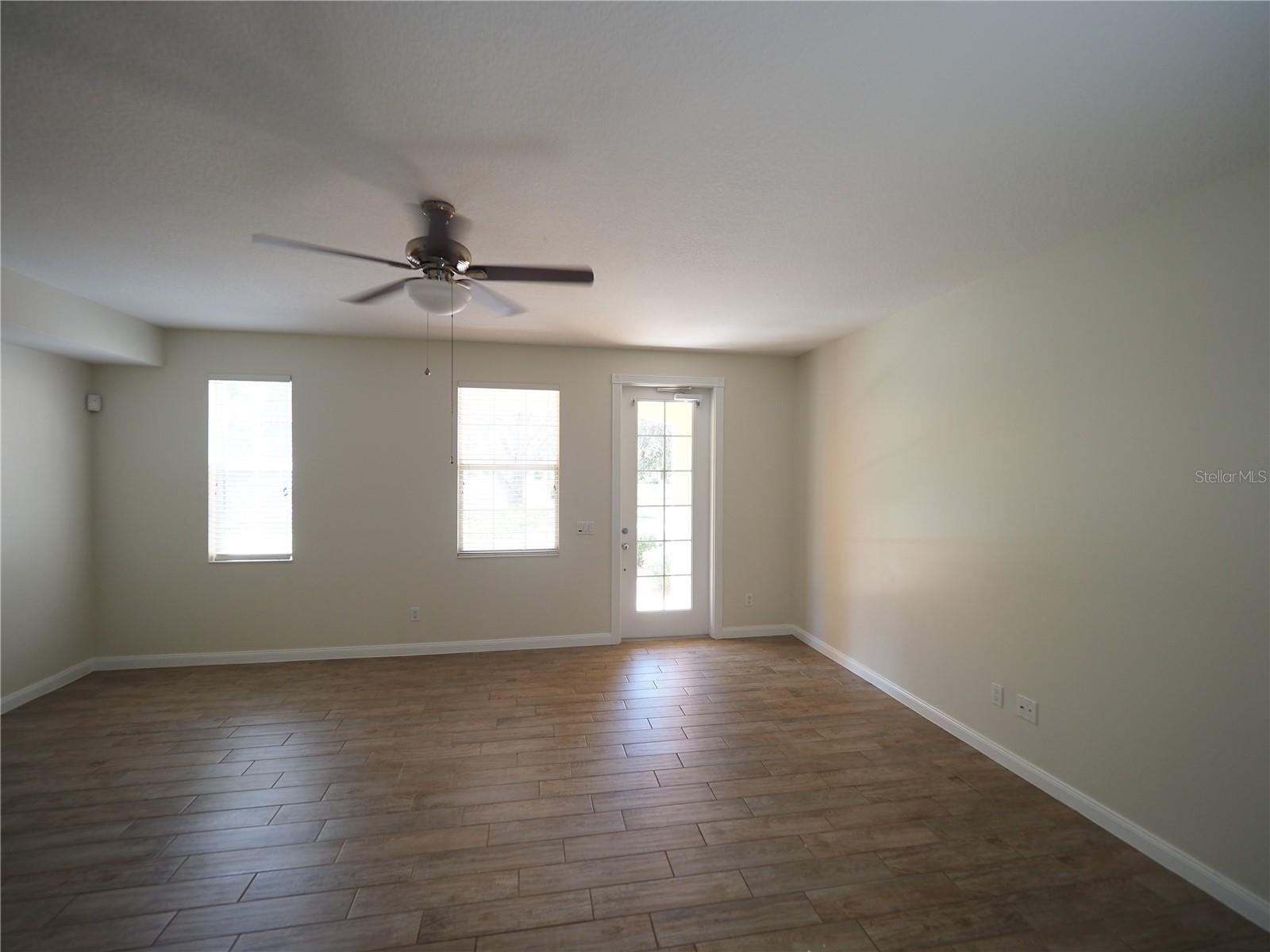 Image 9 of 35 For 1533 Napoli Drive W