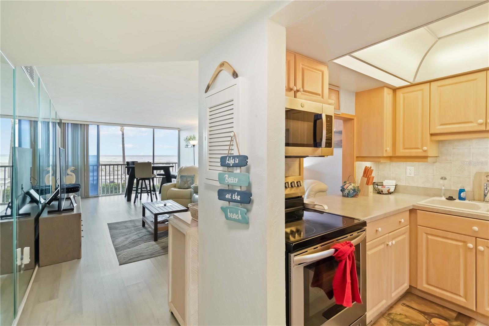 Image 19 of 69 For 1400 Tarpon Center Drive 204