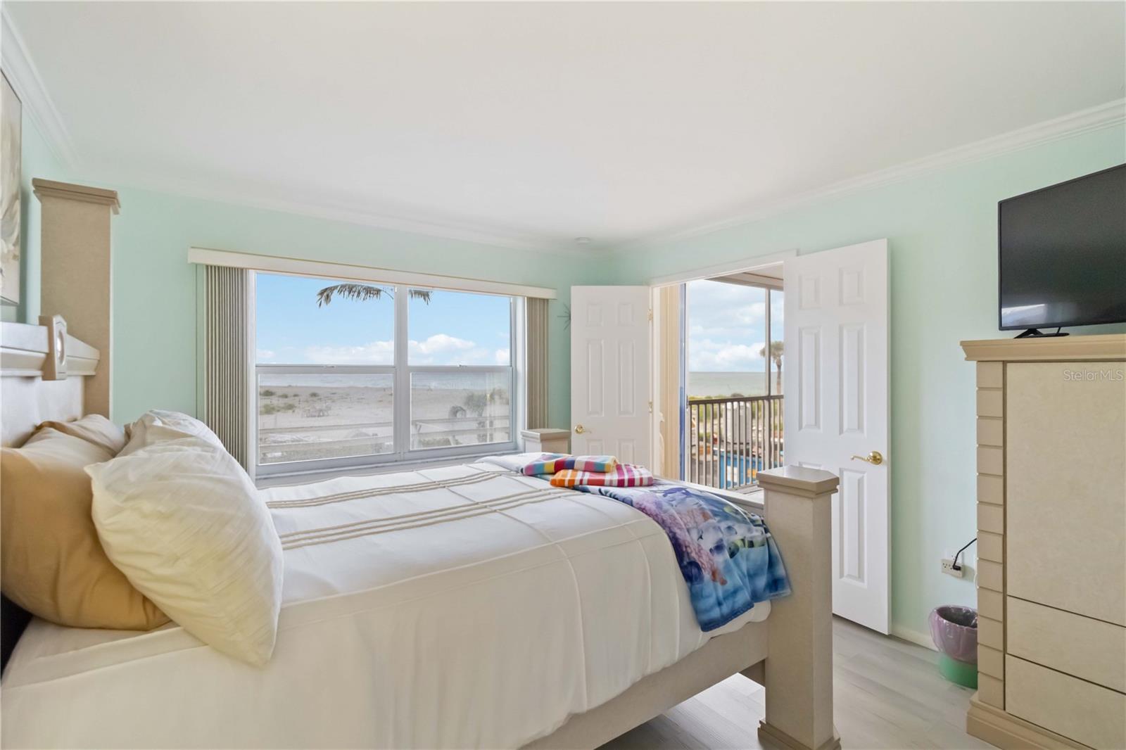 Image 3 of 69 For 1400 Tarpon Center Drive 204
