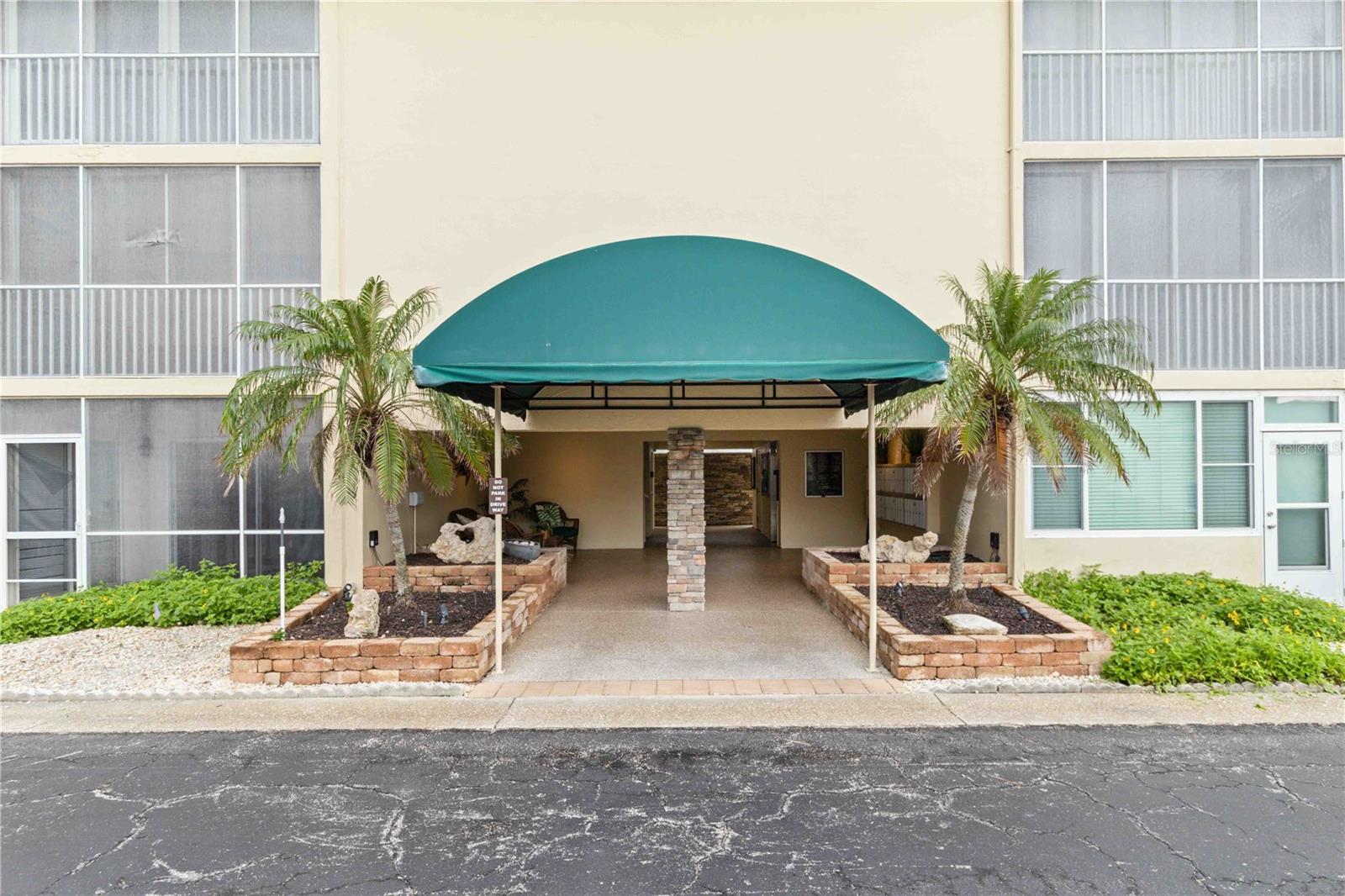 Image 34 of 69 For 1400 Tarpon Center Drive 204