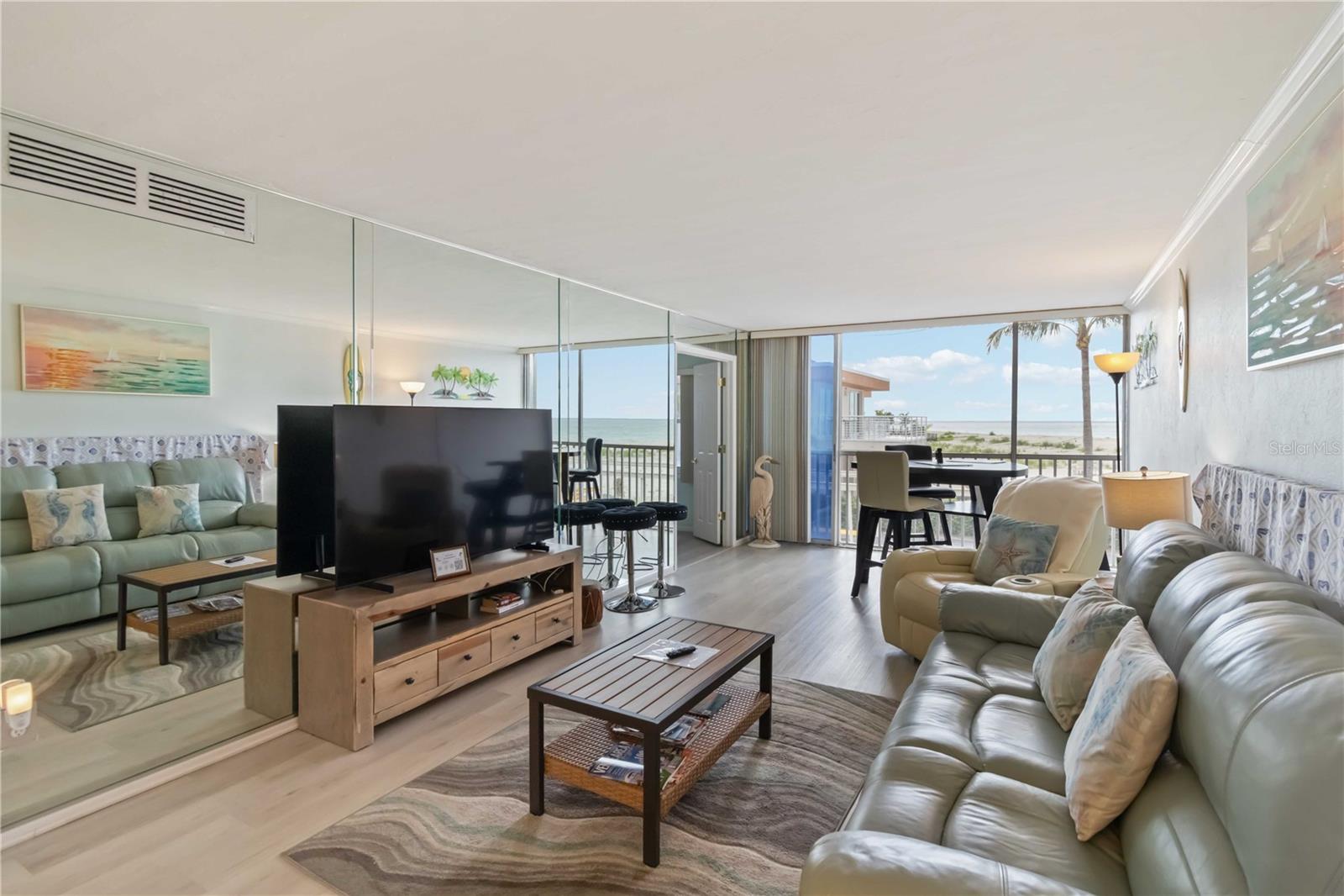Image 4 of 69 For 1400 Tarpon Center Drive 204