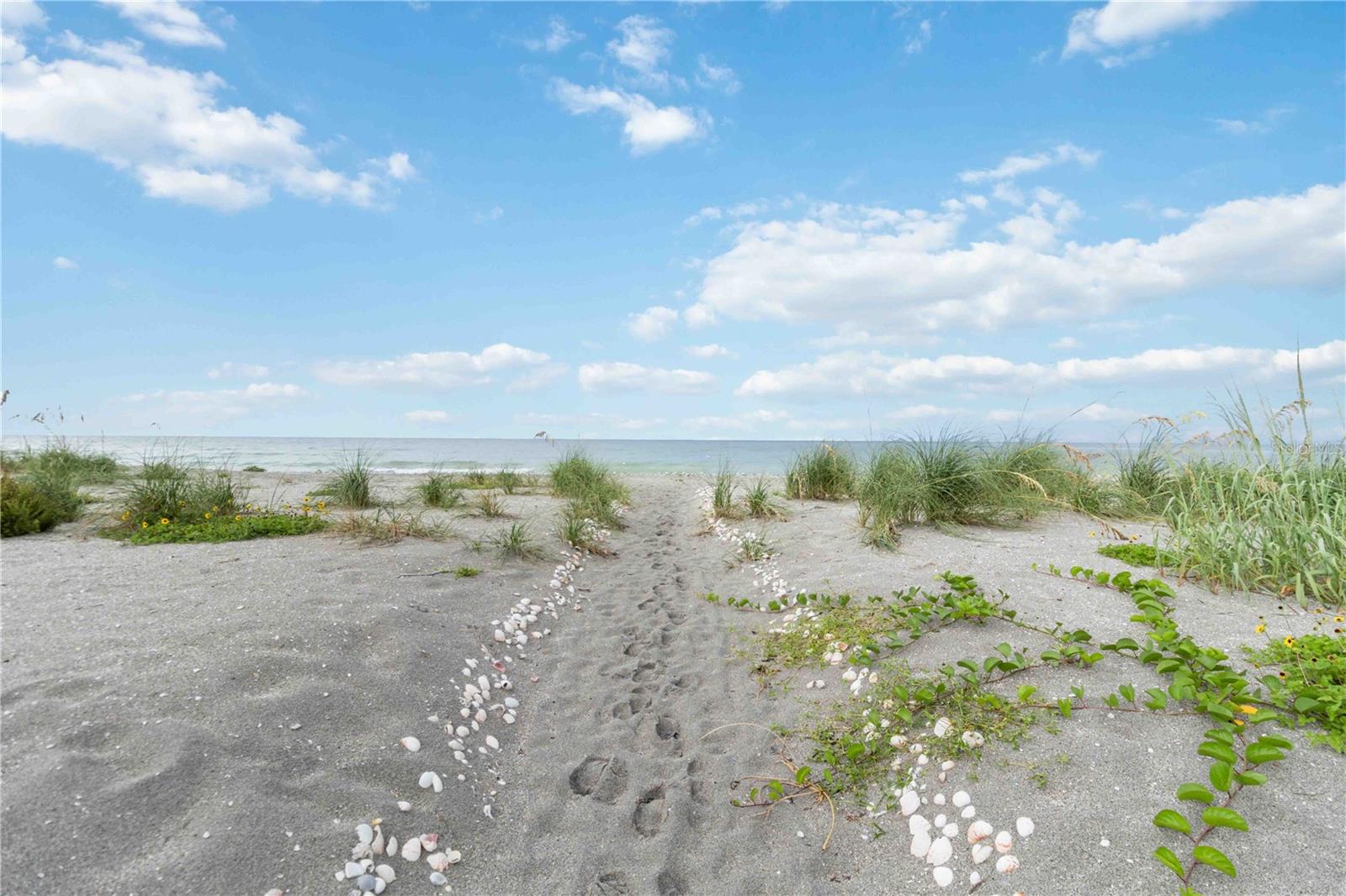 Image 46 of 69 For 1400 Tarpon Center Drive 204