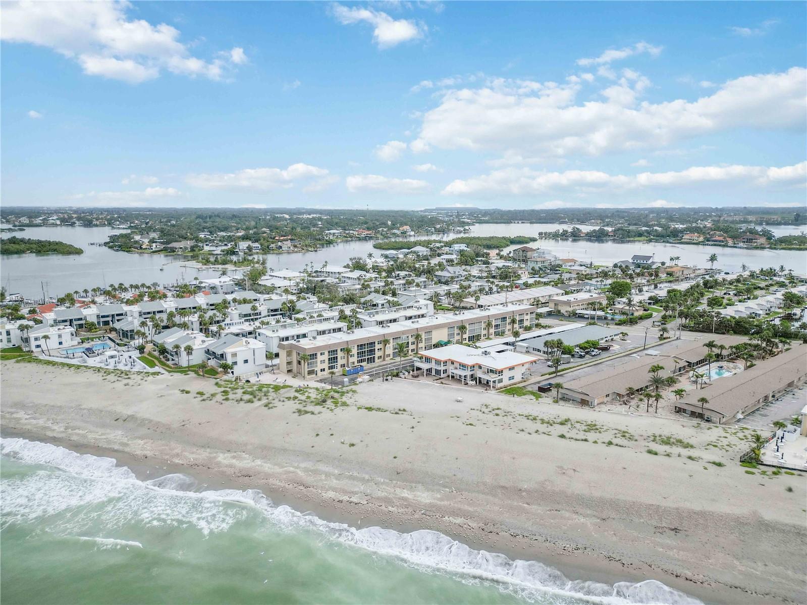 Image 51 of 69 For 1400 Tarpon Center Drive 204