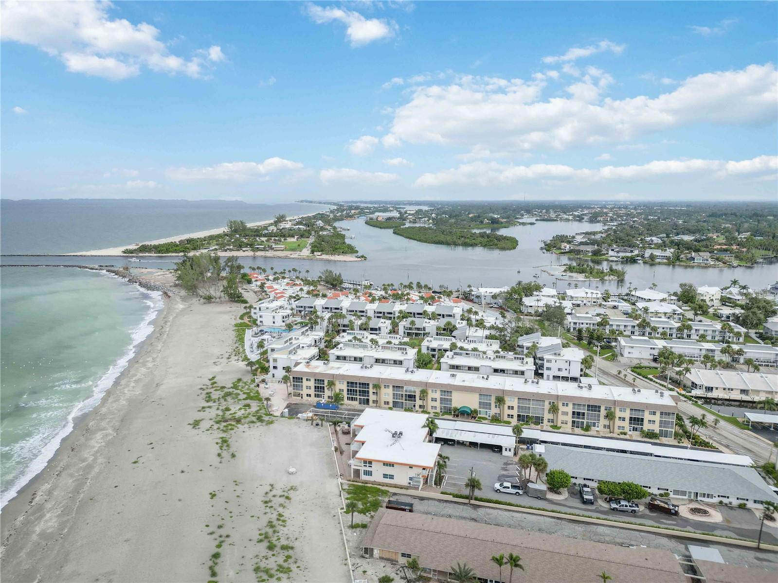 Image 52 of 69 For 1400 Tarpon Center Drive 204