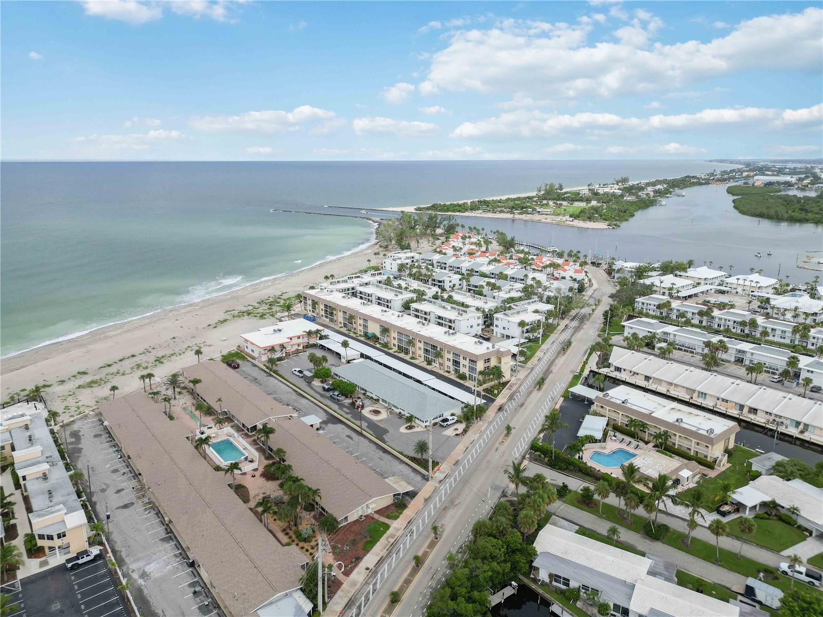 Image 53 of 69 For 1400 Tarpon Center Drive 204