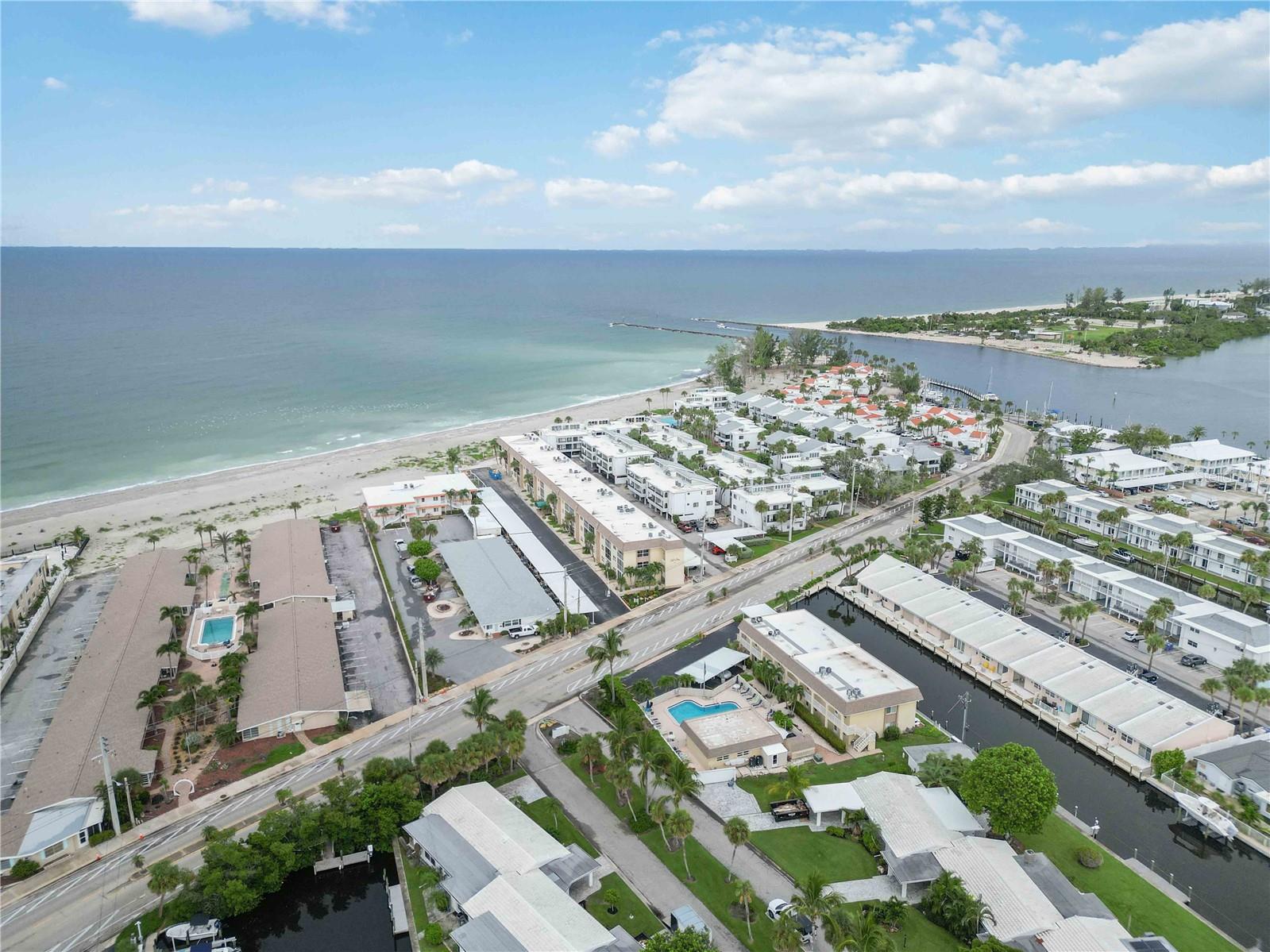 Image 54 of 69 For 1400 Tarpon Center Drive 204