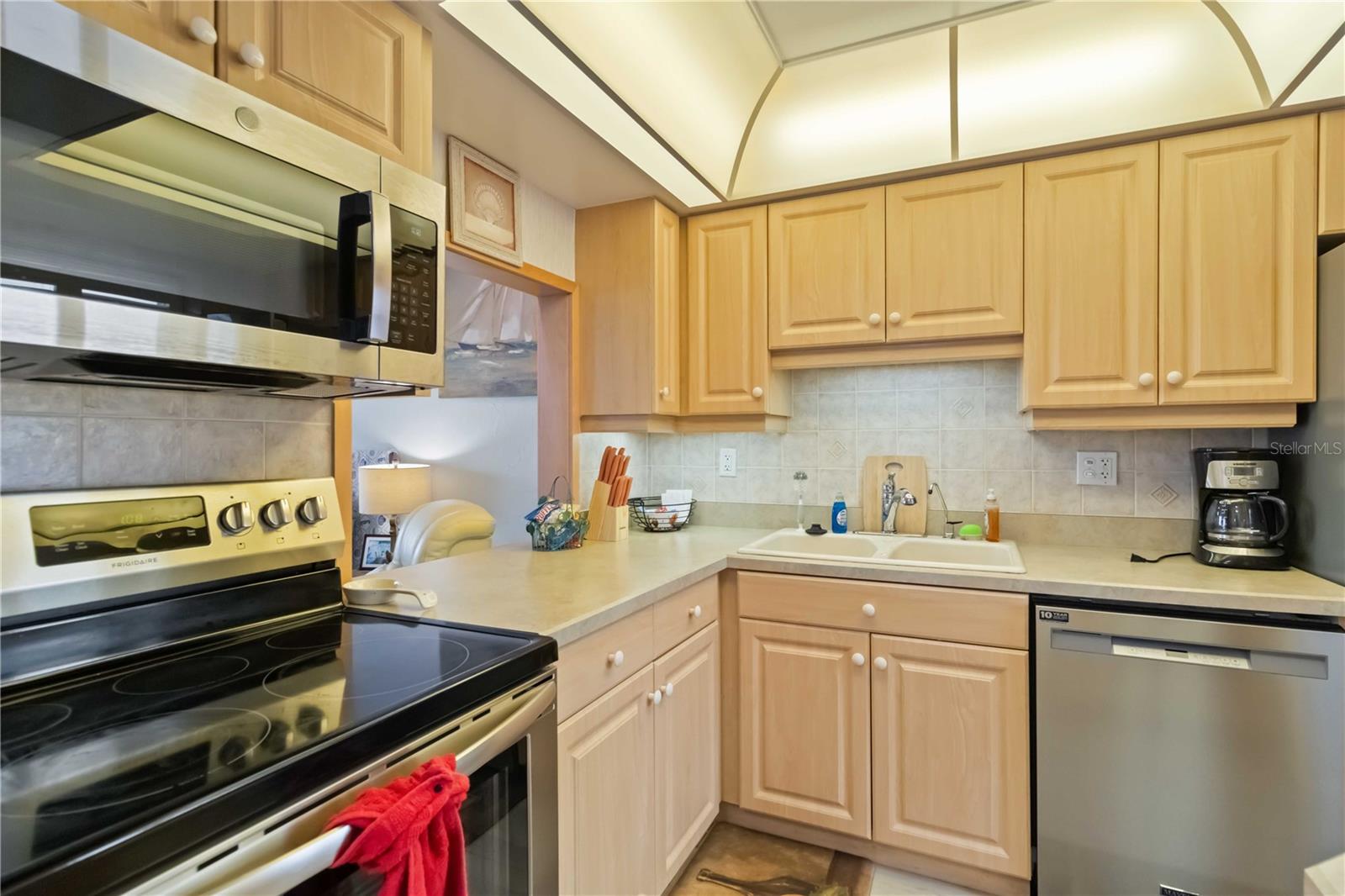 Image 6 of 69 For 1400 Tarpon Center Drive 204