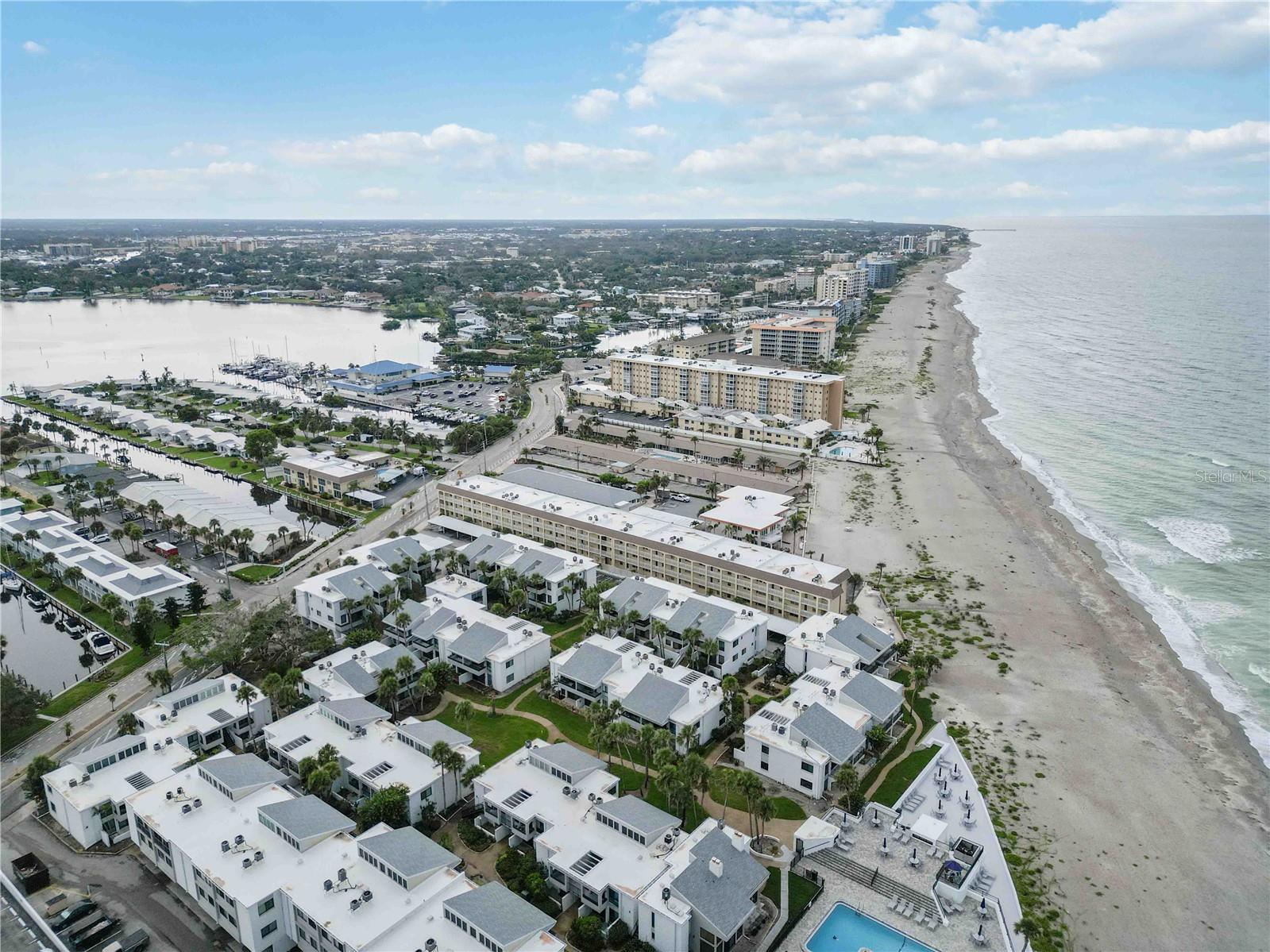 Image 64 of 69 For 1400 Tarpon Center Drive 204