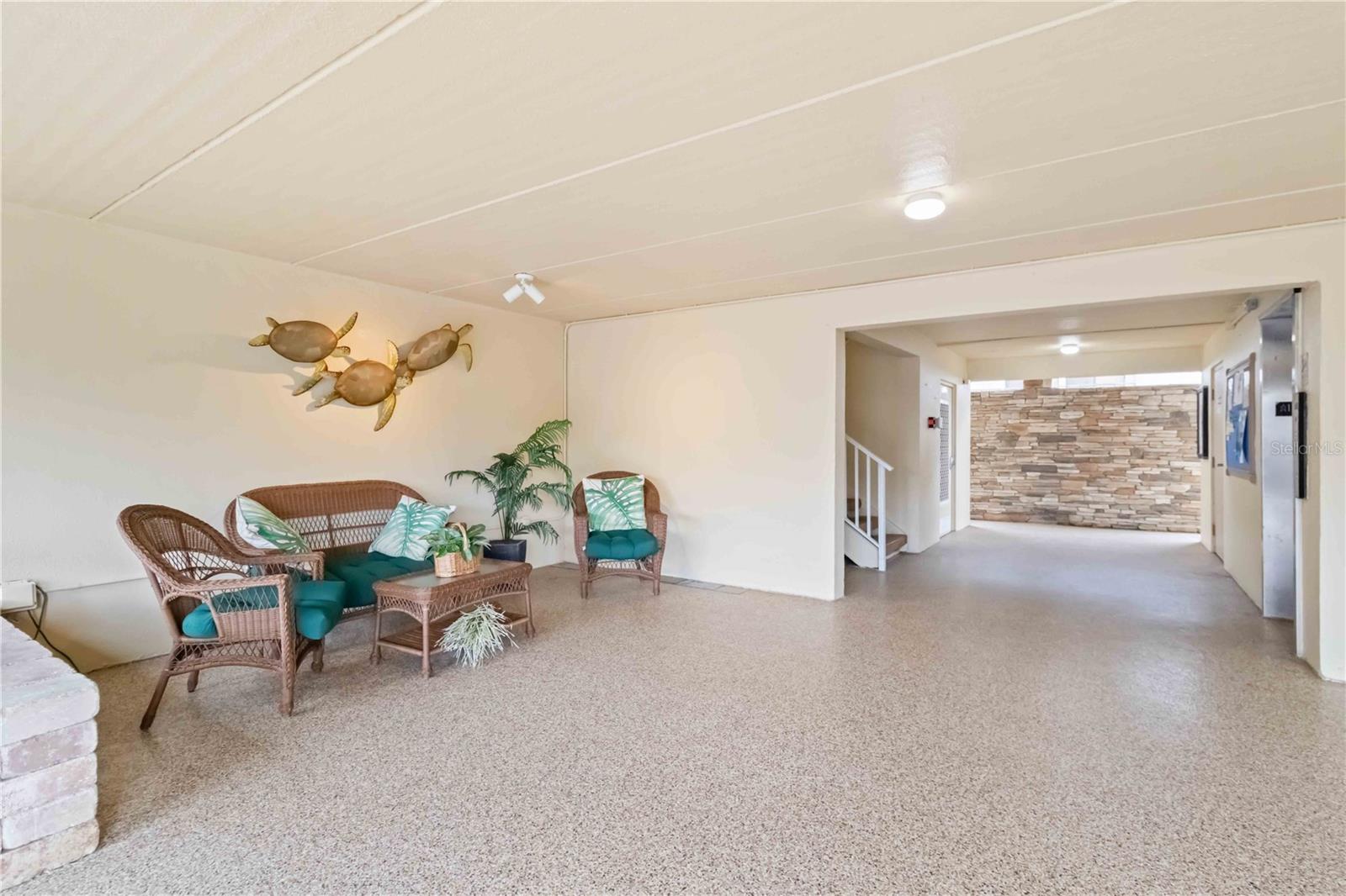 Image 9 of 69 For 1400 Tarpon Center Drive 204