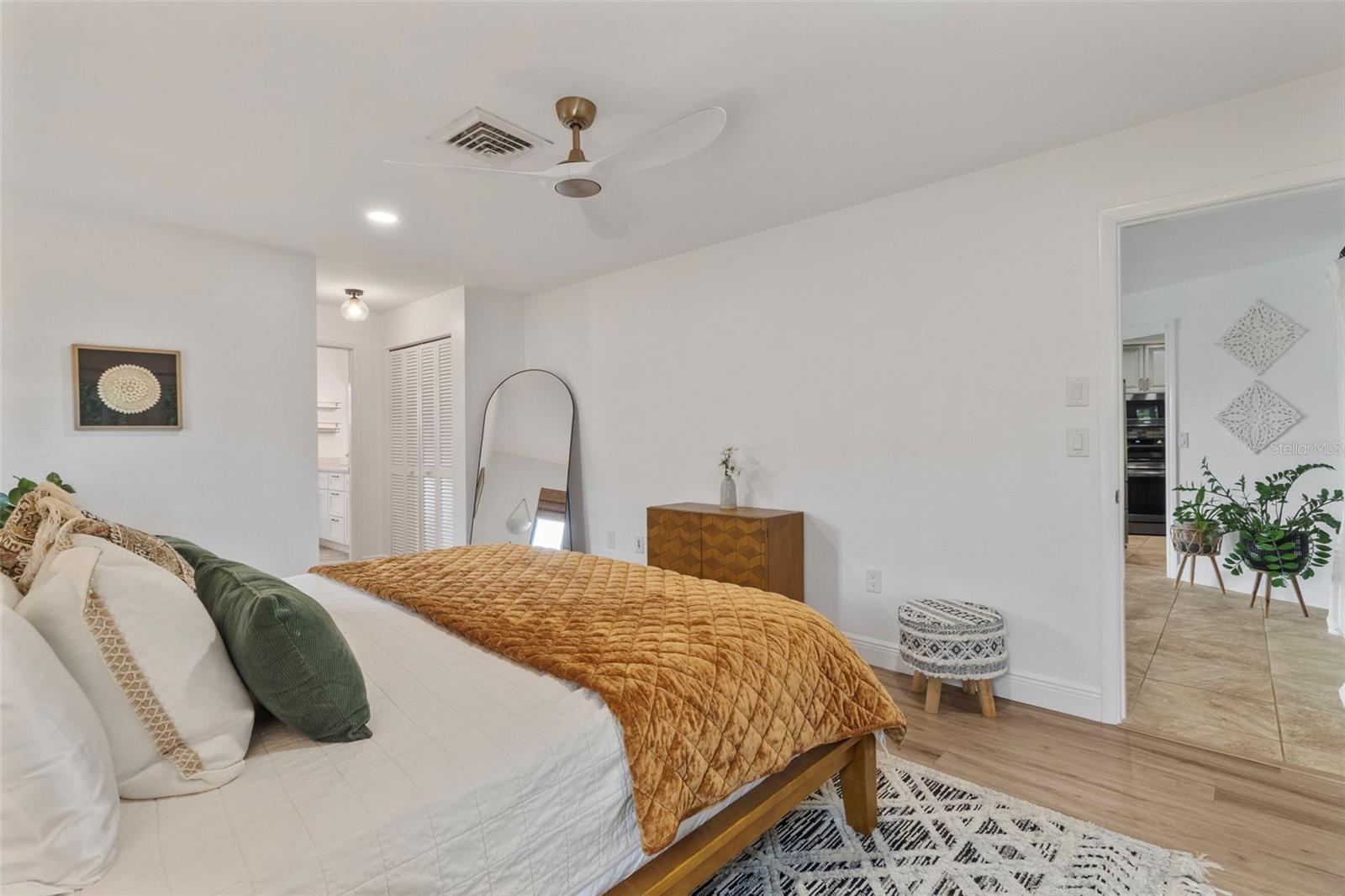 Image 13 of 46 For 305 Angelico Drive