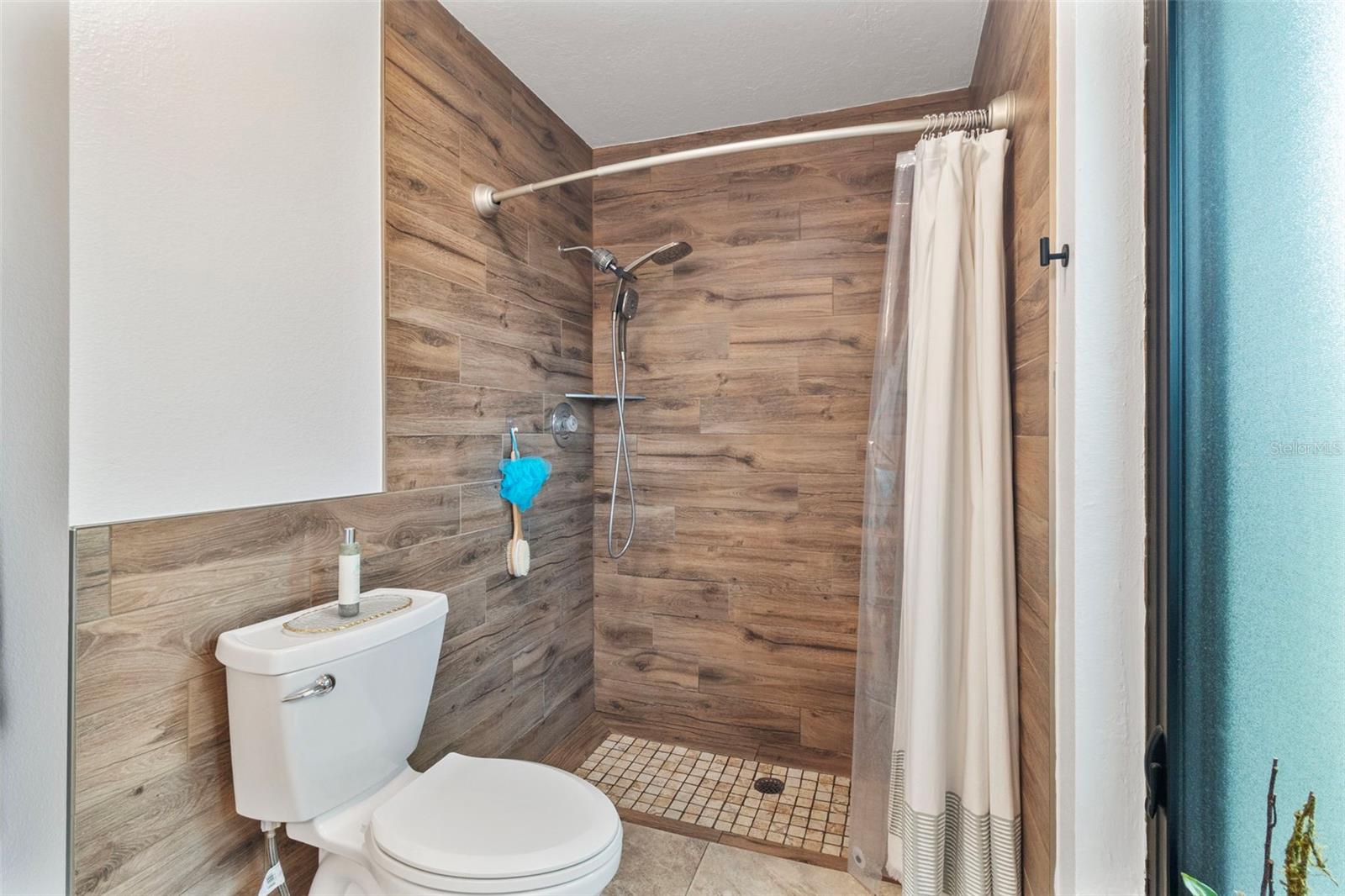 Image 20 of 46 For 305 Angelico Drive