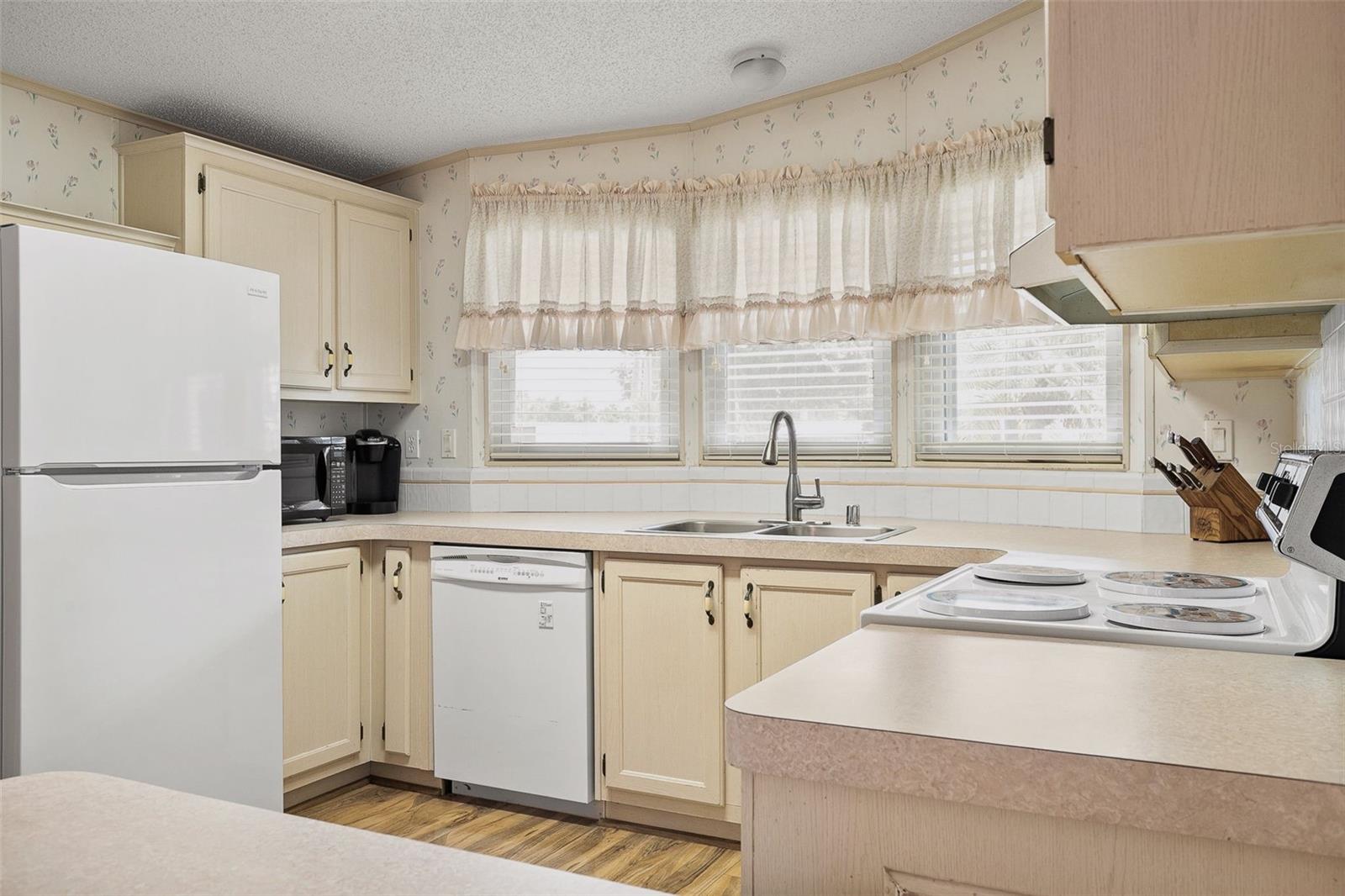Image 10 of 48 For 8427 Castle Garden Road