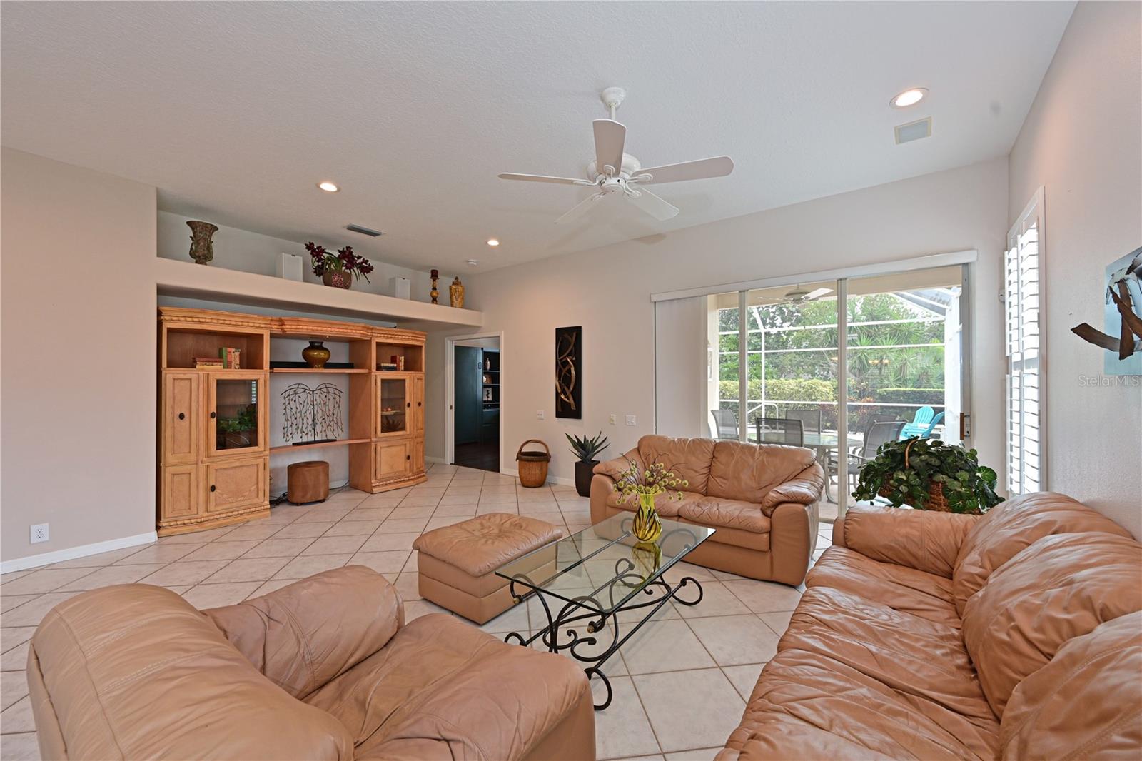 Image 7 of 55 For 5811 White Oak Bayou Court