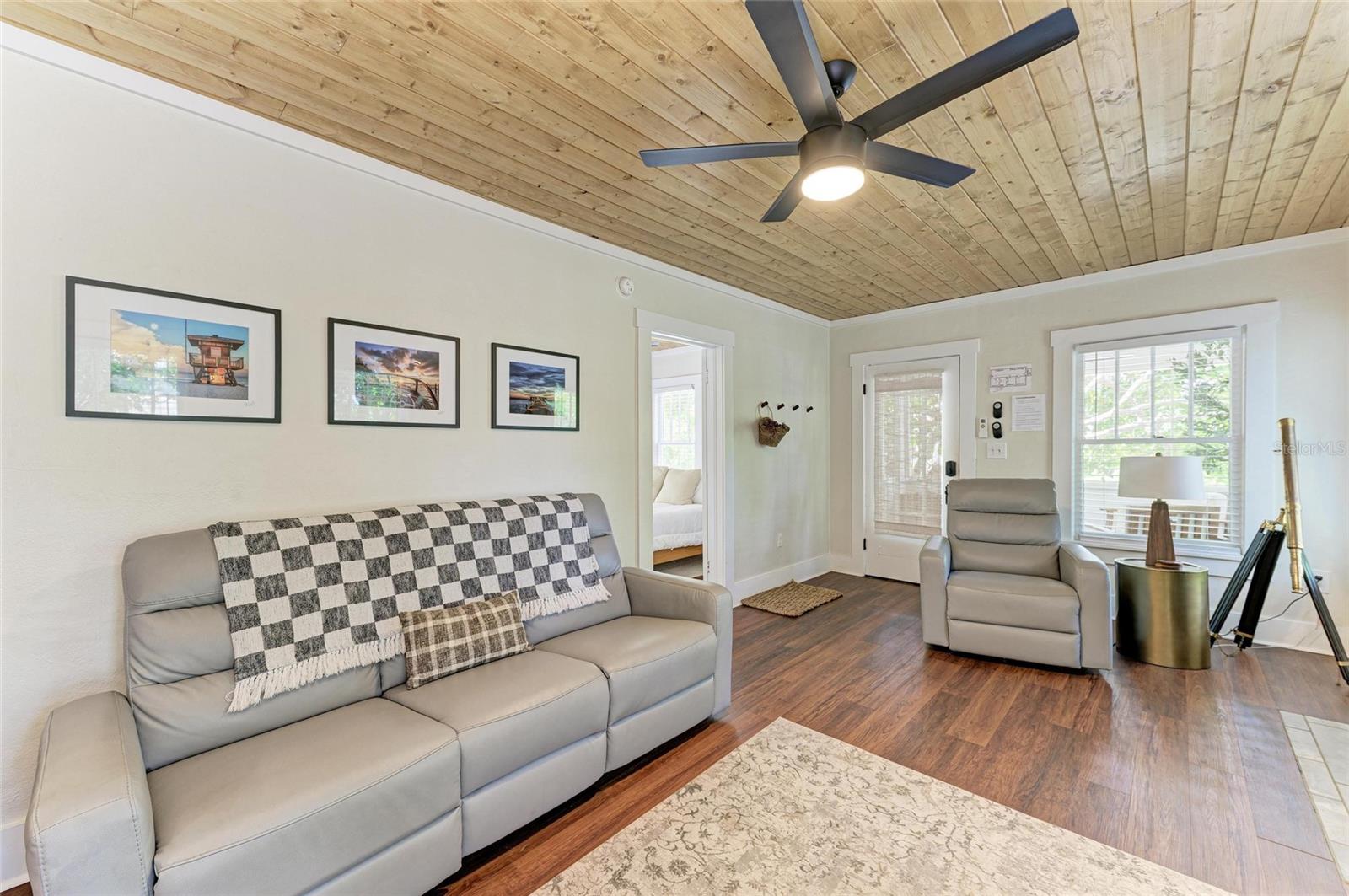 Image 13 of 47 For 2418 12th Avenue W