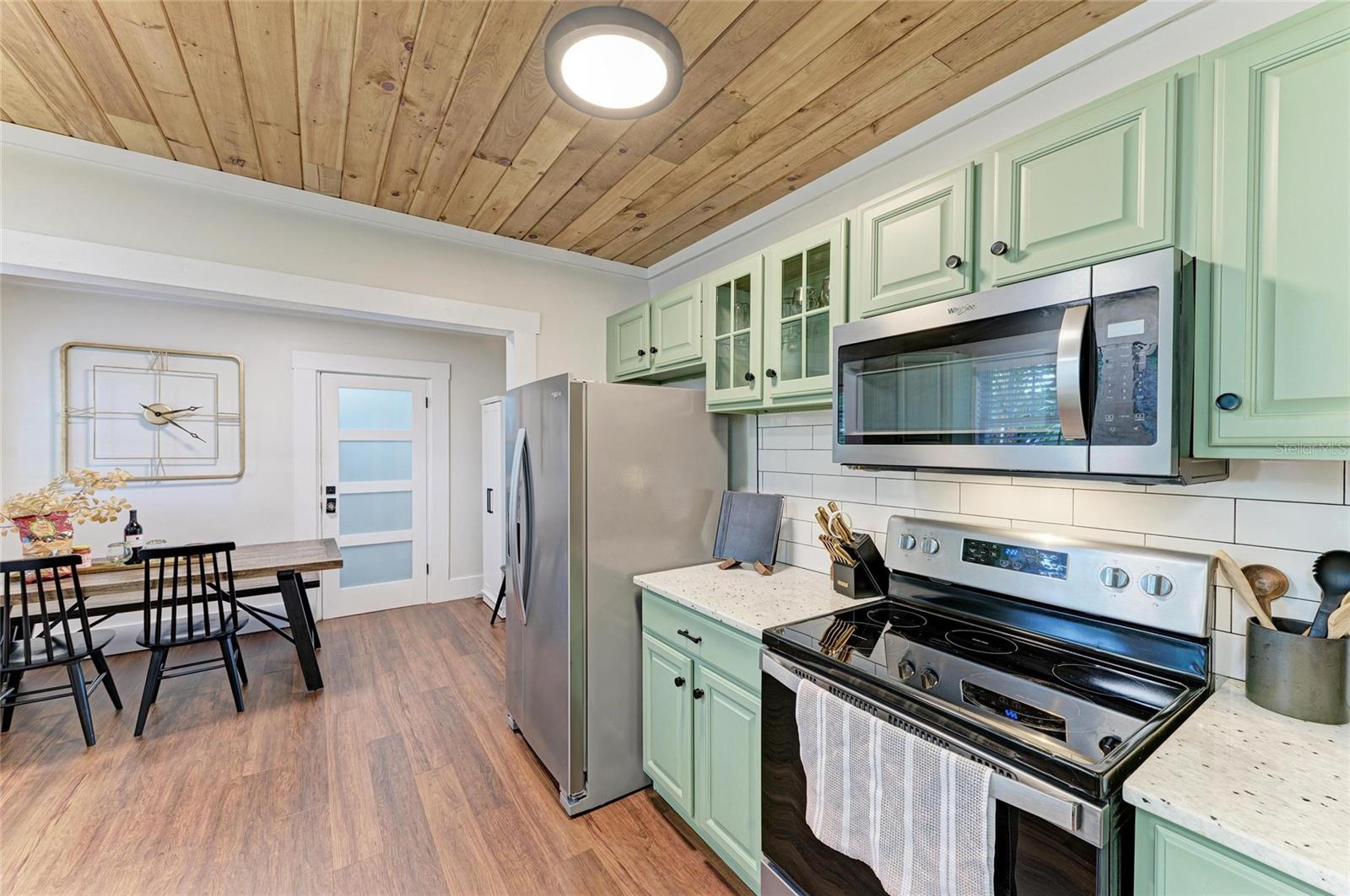 Image 15 of 47 For 2418 12th Avenue W