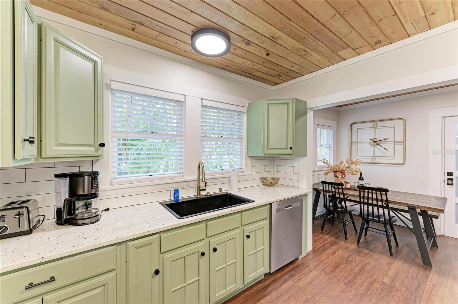 Image 16 of 47 For 2418 12th Avenue W