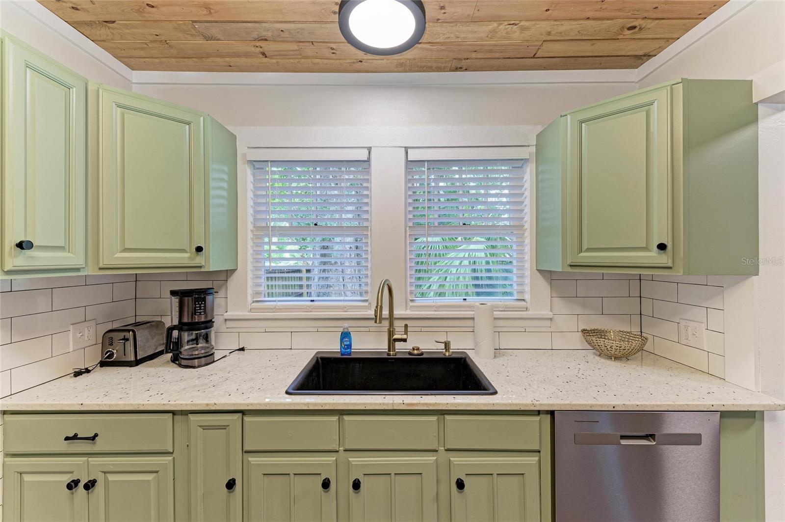 Image 17 of 47 For 2418 12th Avenue W