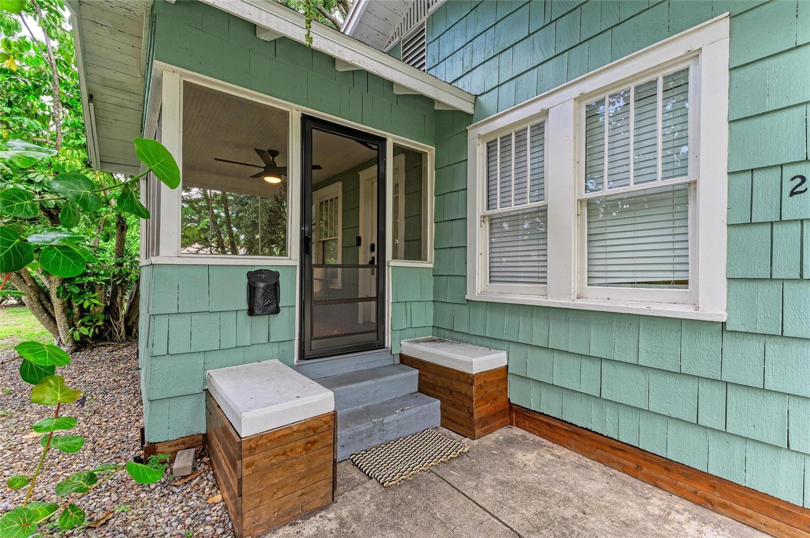 Image 2 of 47 For 2418 12th Avenue W