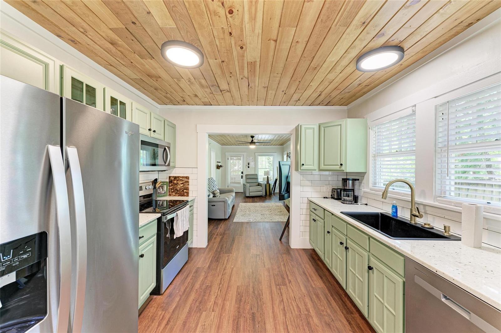 Image 20 of 47 For 2418 12th Avenue W