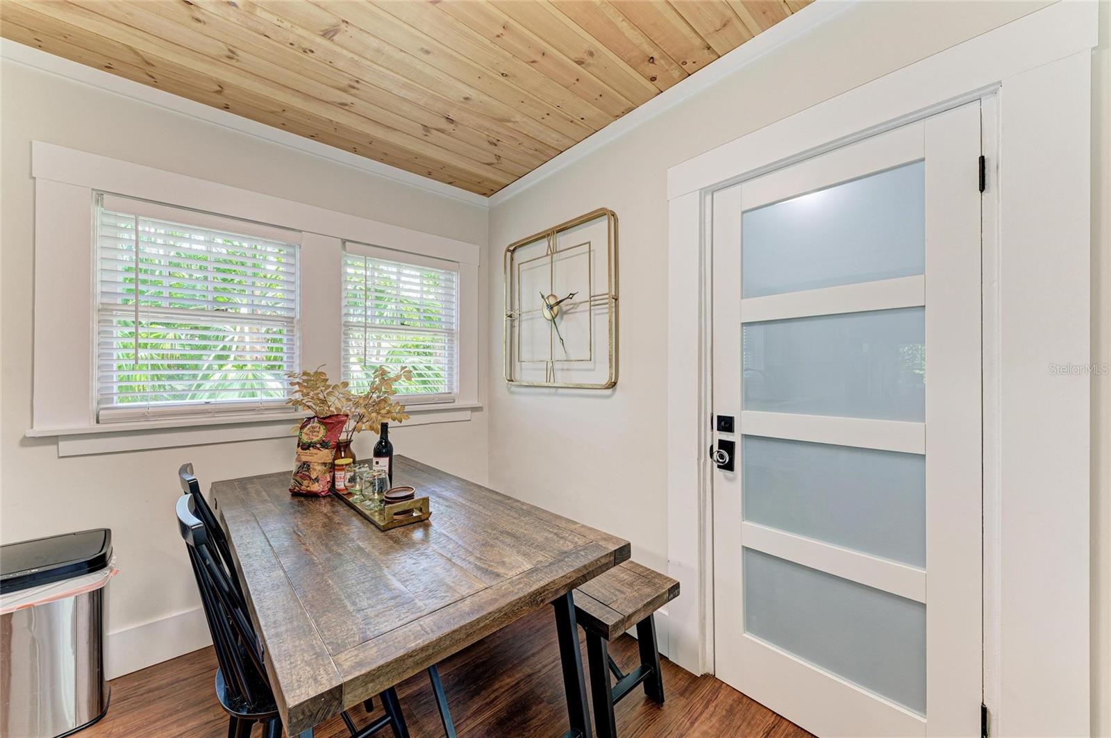 Image 21 of 47 For 2418 12th Avenue W
