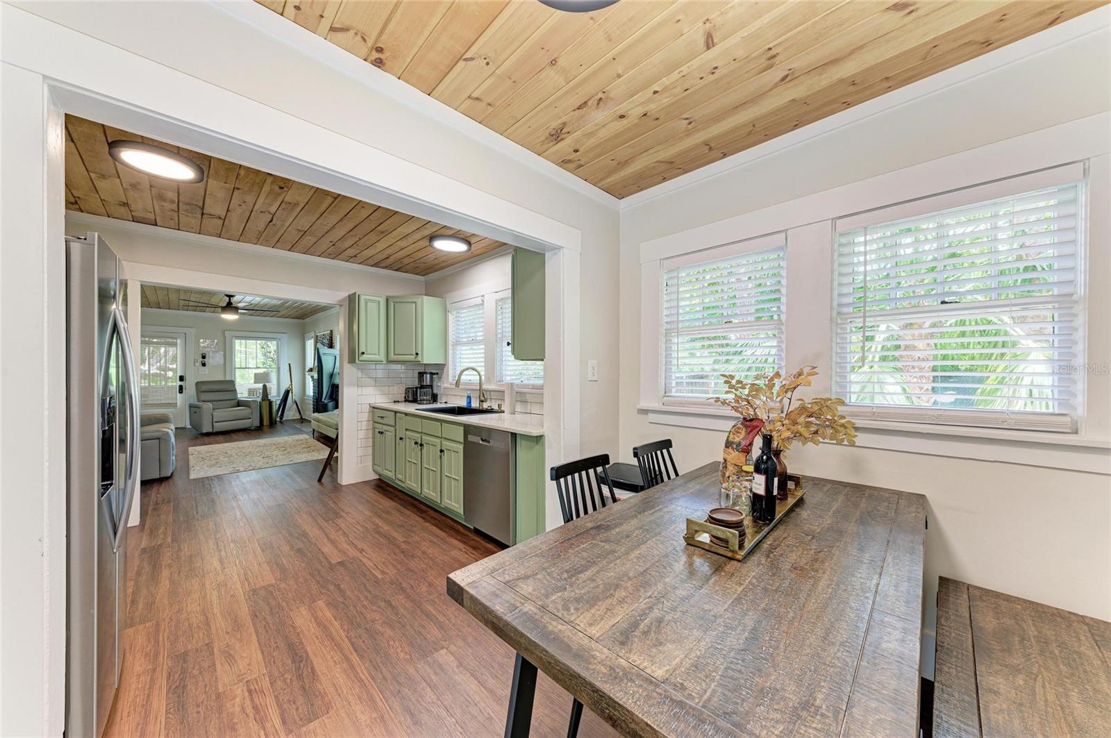 Image 22 of 47 For 2418 12th Avenue W