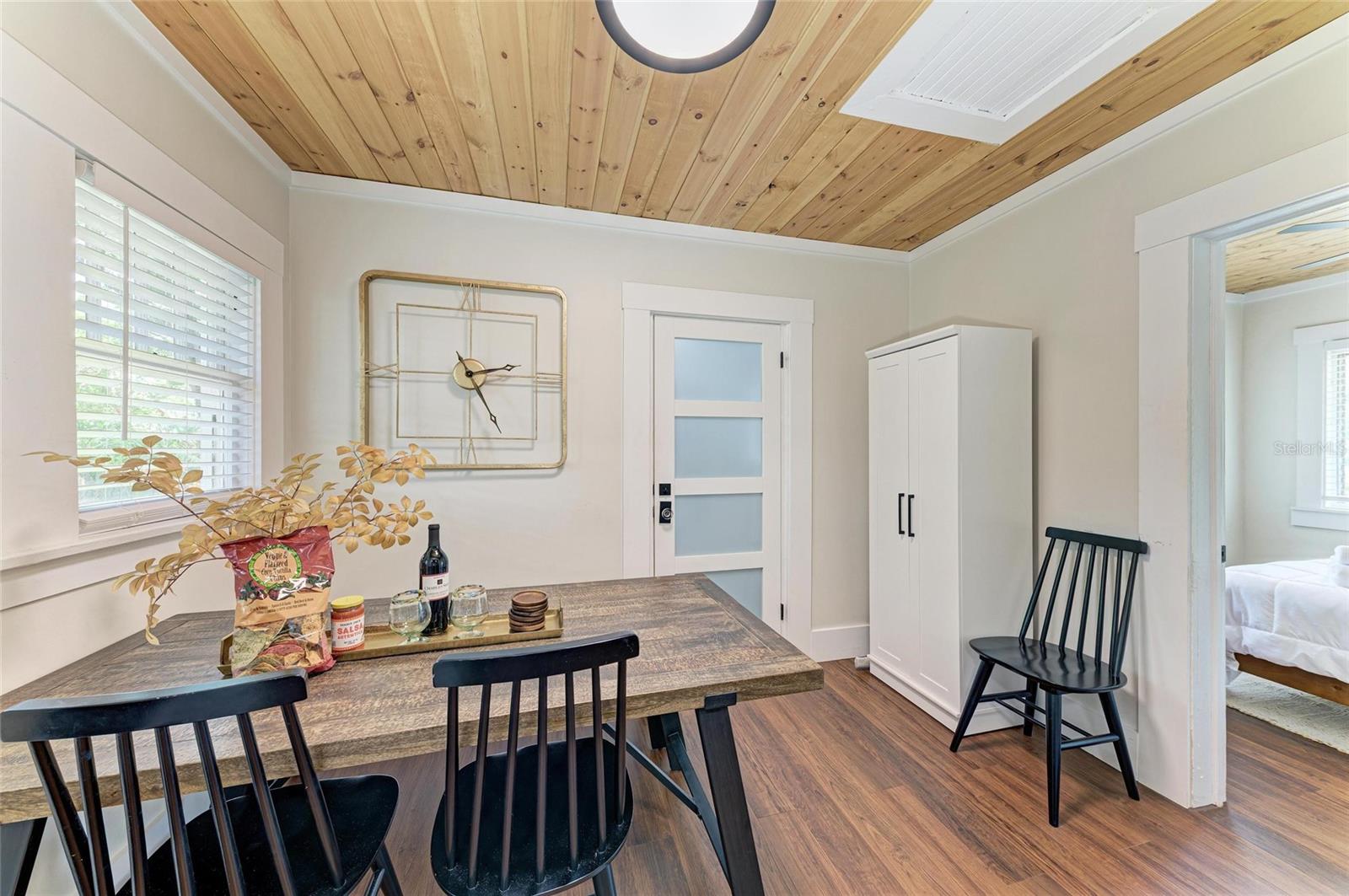 Image 23 of 47 For 2418 12th Avenue W