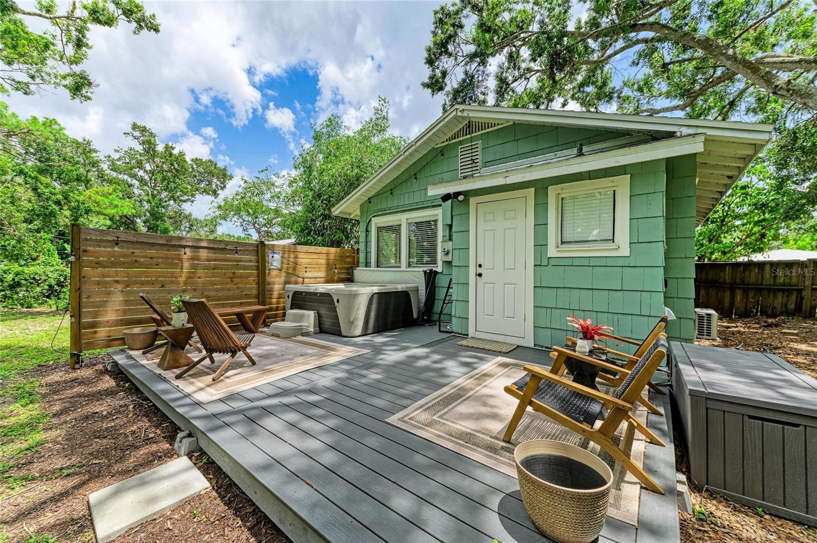 Image 3 of 47 For 2418 12th Avenue W
