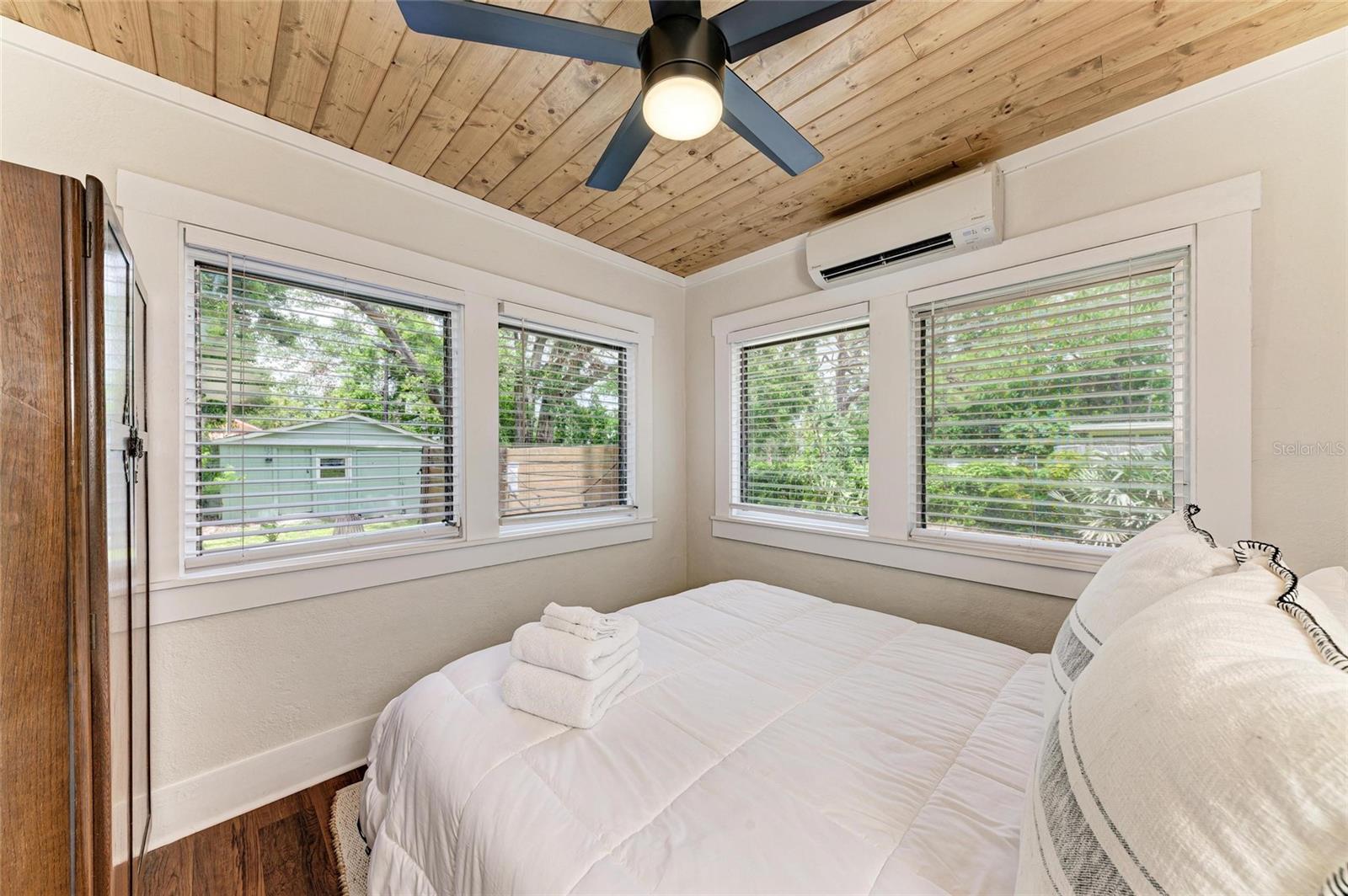 Image 30 of 47 For 2418 12th Avenue W