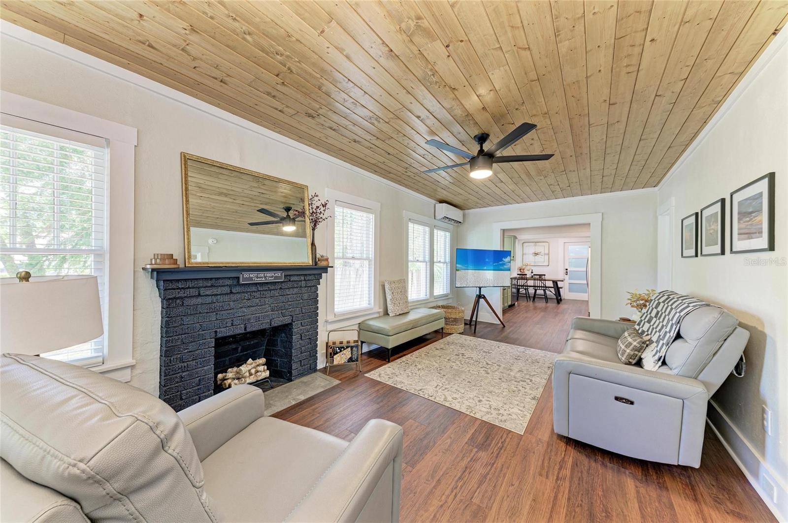 Image 9 of 47 For 2418 12th Avenue W
