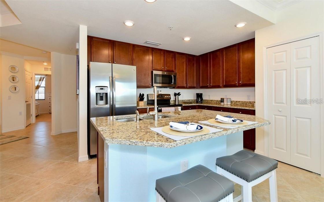 Image 11 of 35 For 16904 Vardon Terrace  201