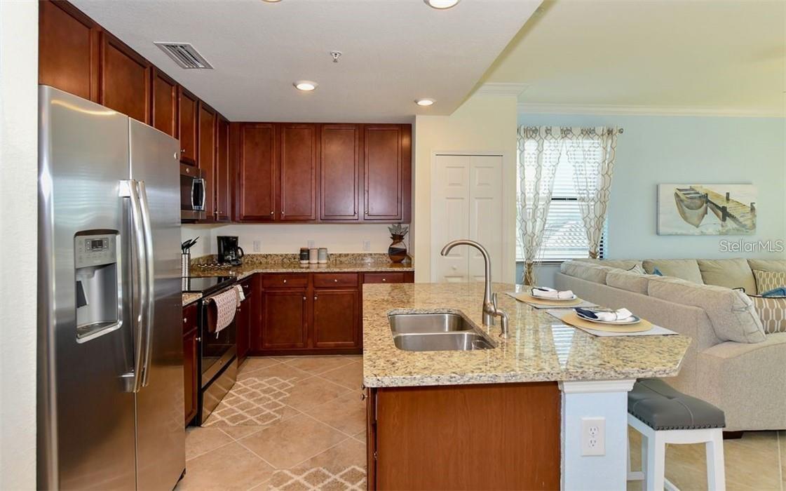 Image 12 of 35 For 16904 Vardon Terrace  201