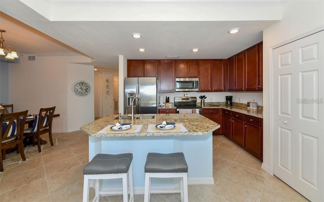 Image 13 of 35 For 16904 Vardon Terrace  201