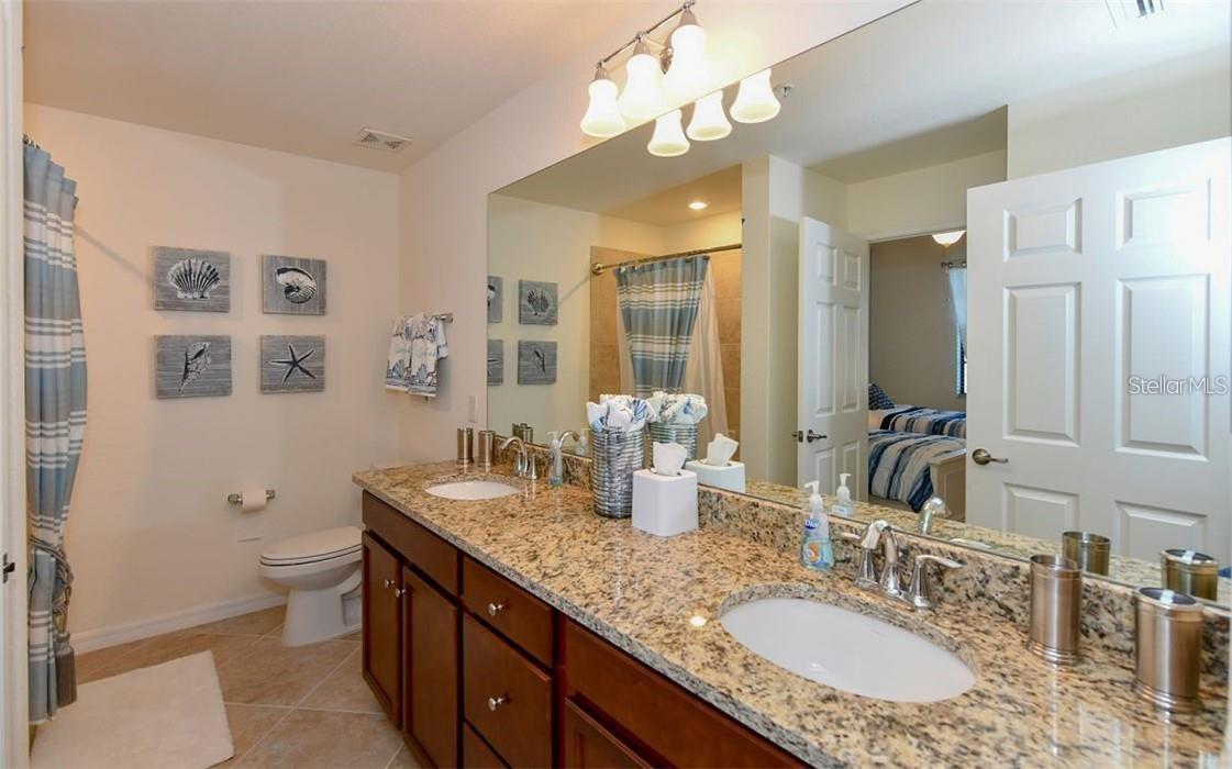 Image 20 of 35 For 16904 Vardon Terrace  201