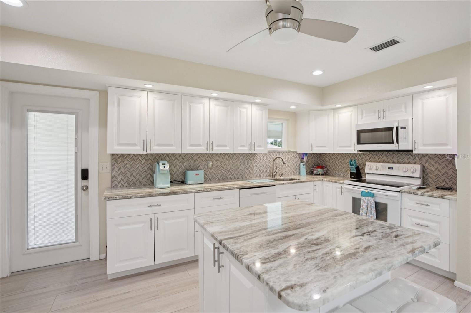 Image 14 of 43 For 2256 Auburn Boulevard