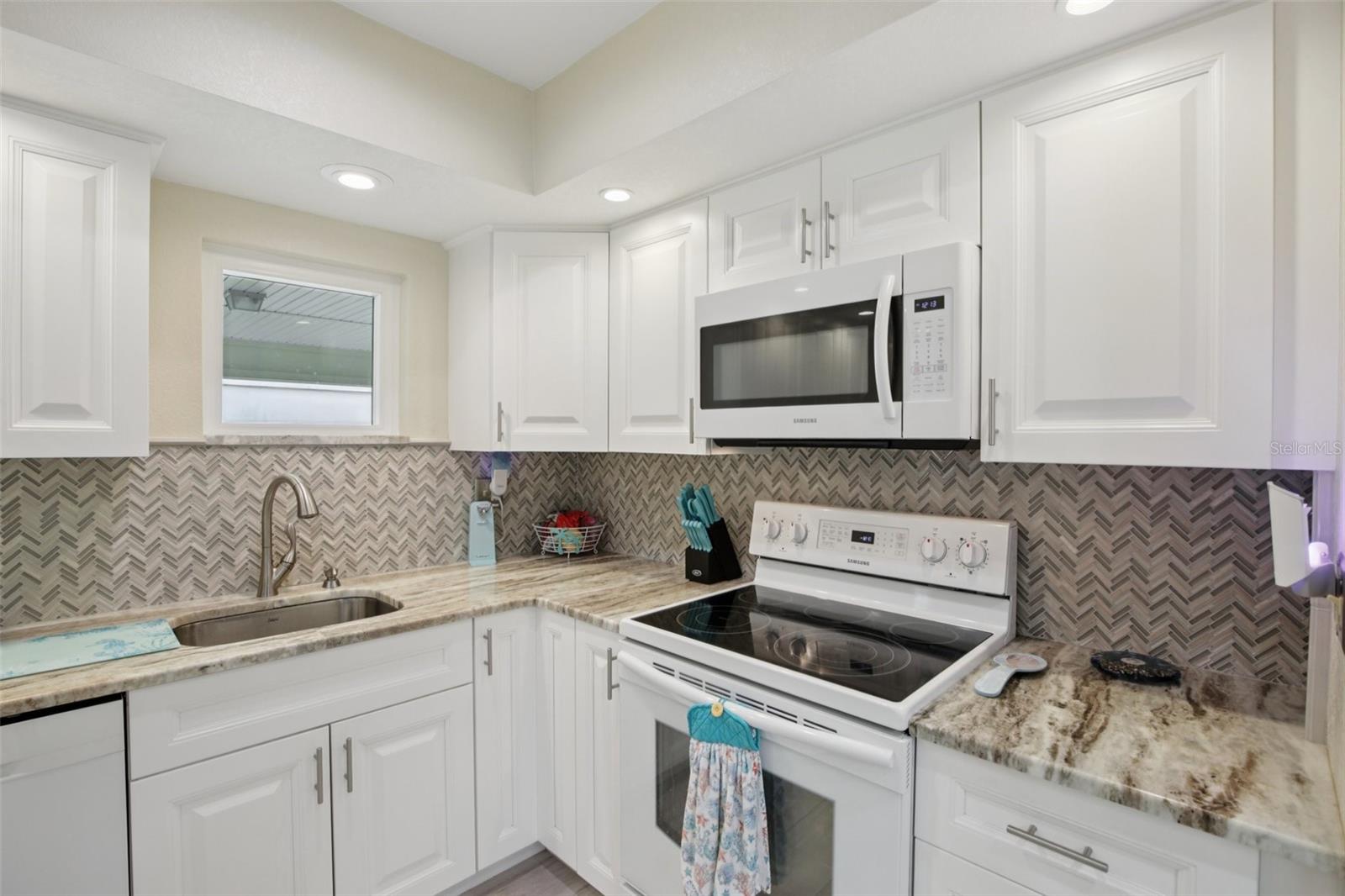 Image 15 of 43 For 2256 Auburn Boulevard
