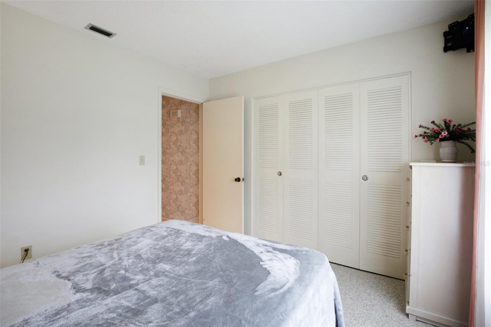 Image 28 of 43 For 2256 Auburn Boulevard