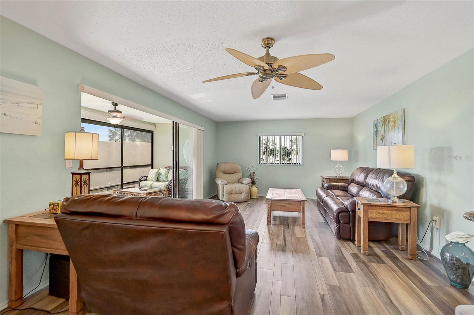 Image 18 of 35 For 1697 Northampton St  1699-d