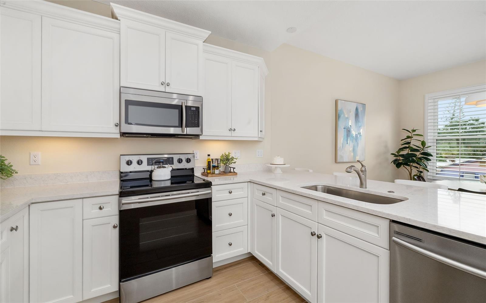 Image 14 of 44 For 555 Orange Avenue 207
