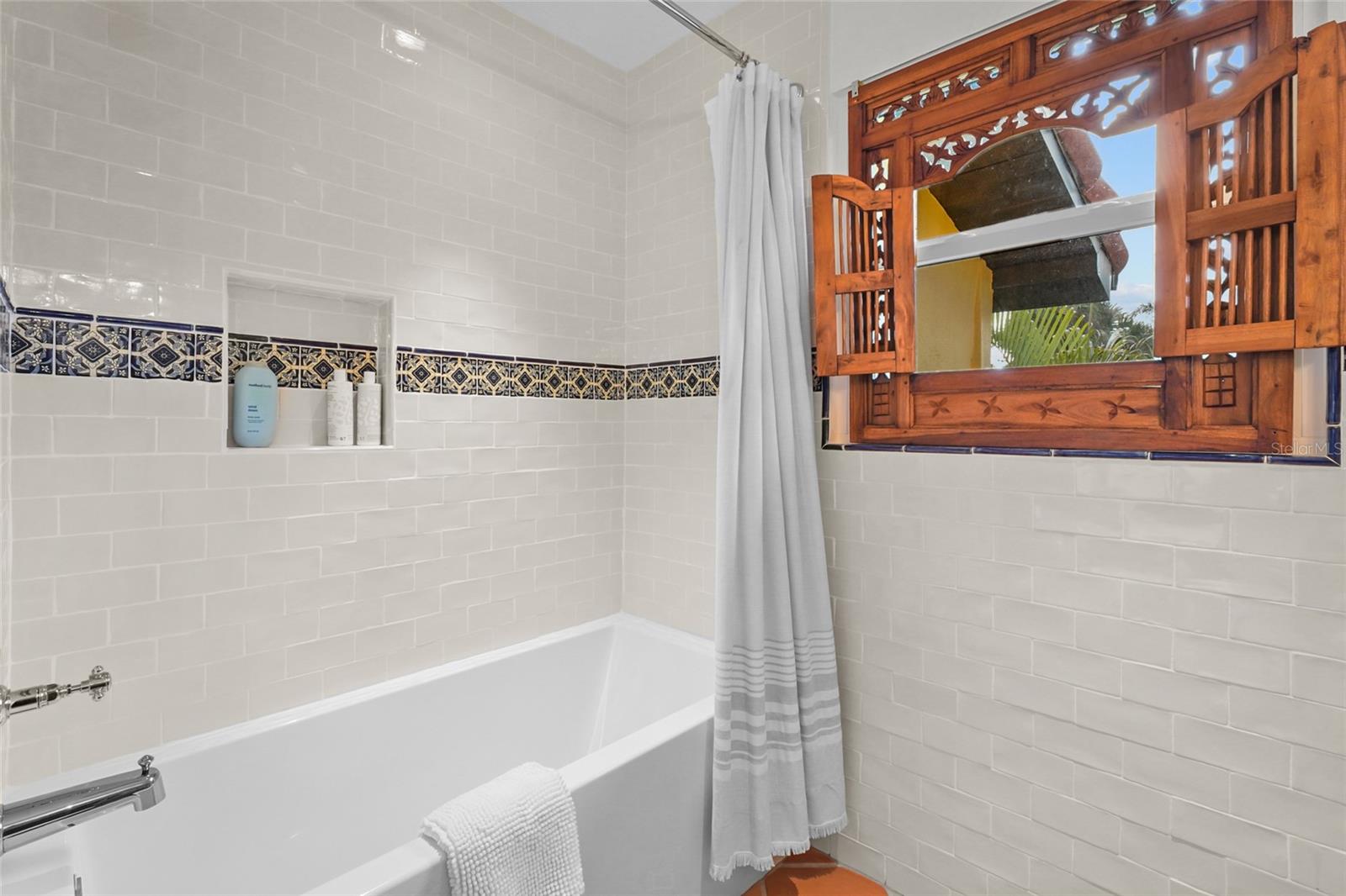 Image 43 of 71 For 5354 Calle Florida