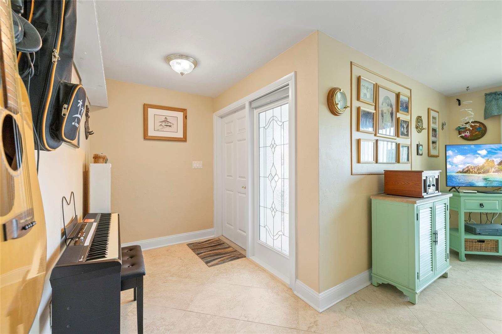 Image 10 of 47 For 2461 Marion Avenue