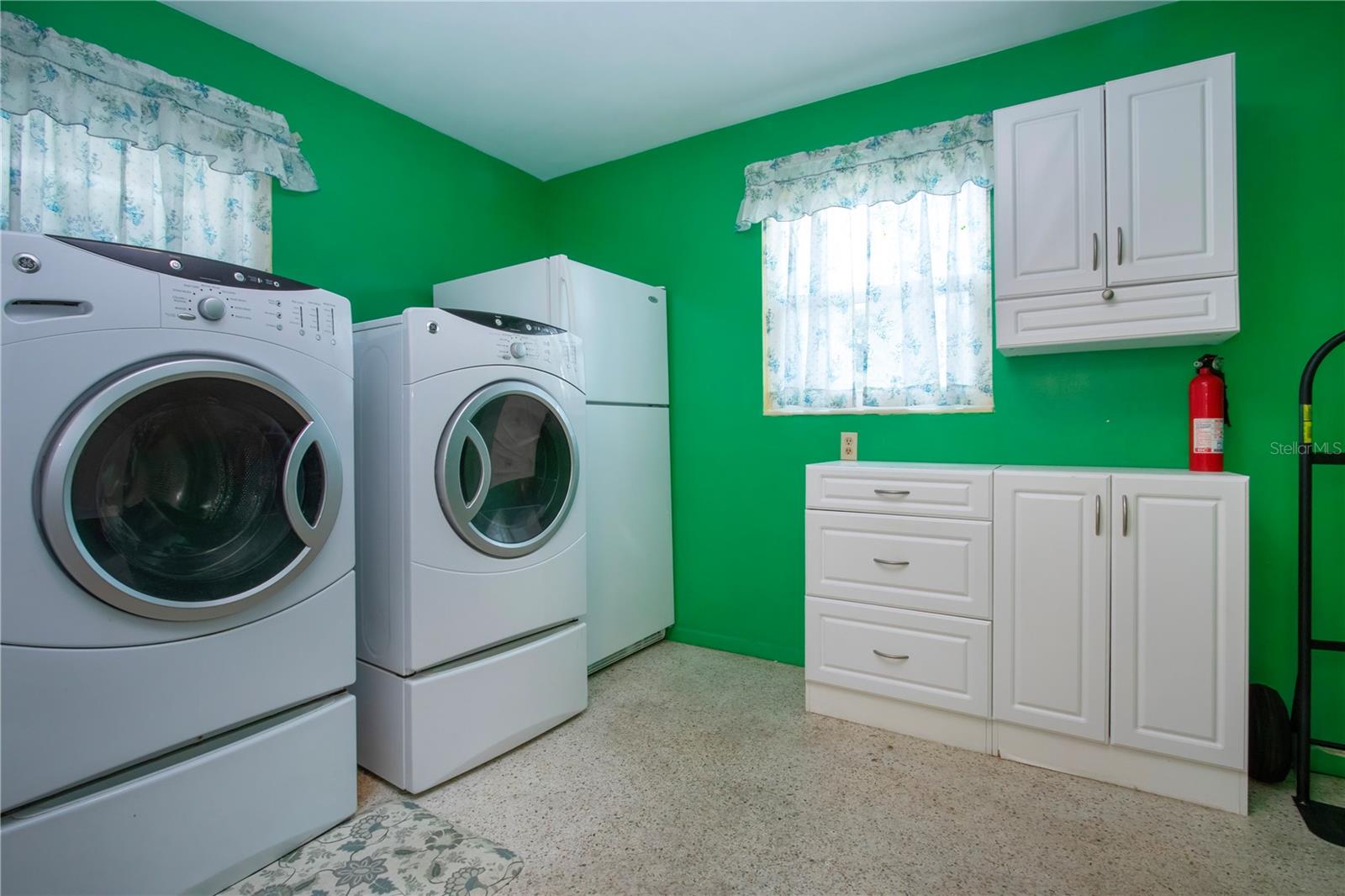 Image 13 of 29 For 2551 Hibiscus Street
