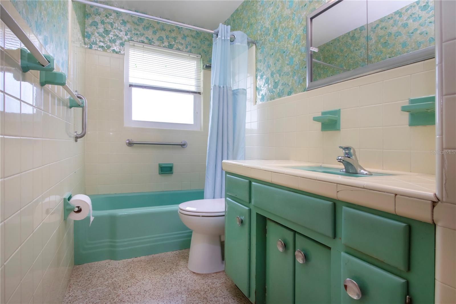 Image 21 of 29 For 2551 Hibiscus Street